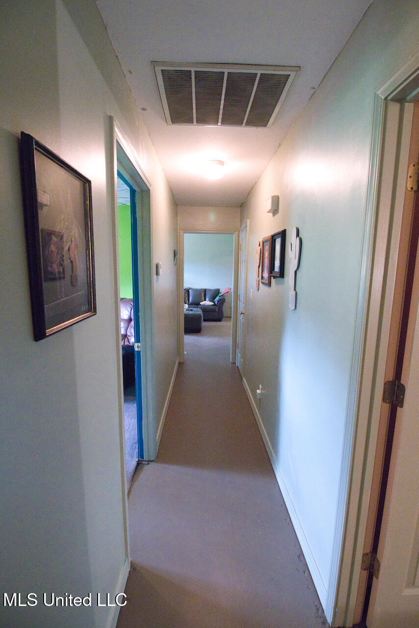 1122 Berthadale Road Property Photo 9