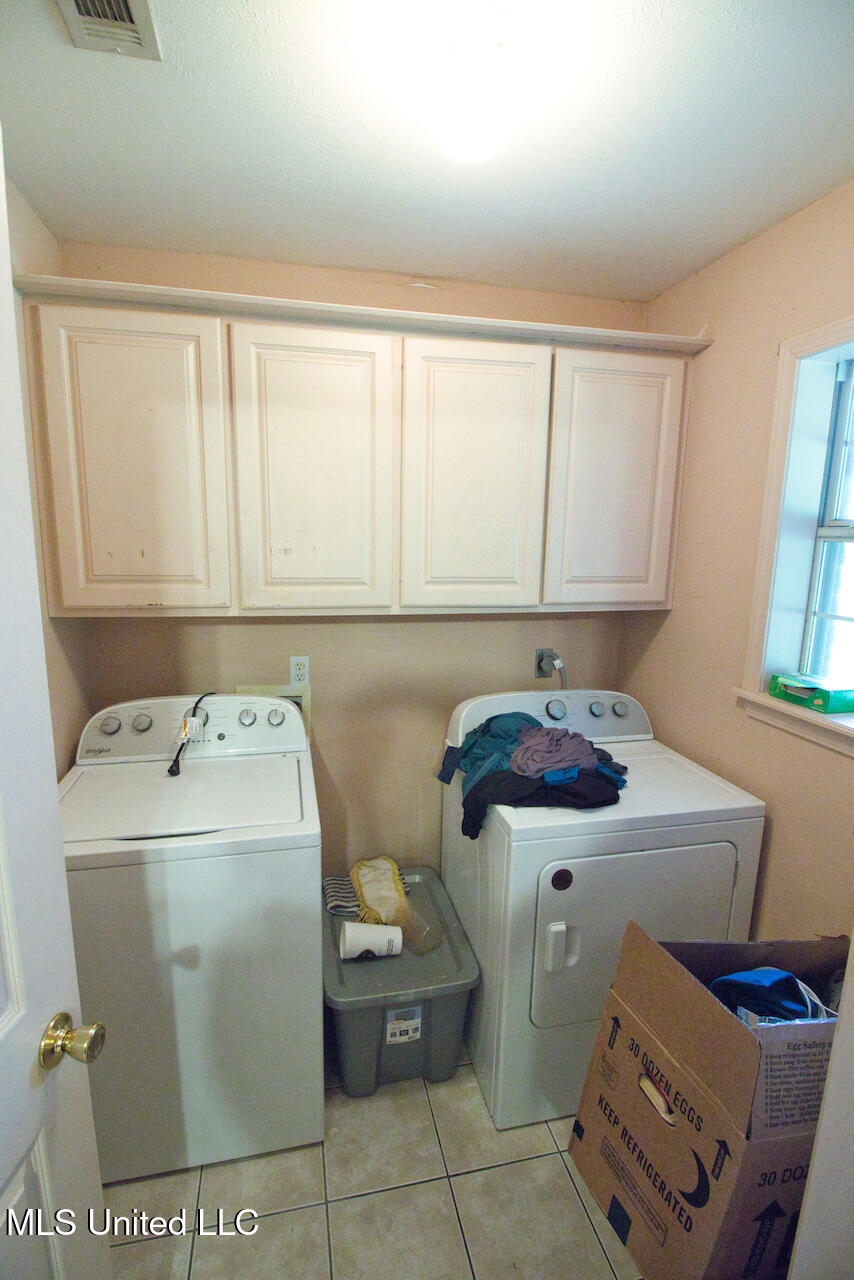 1122 Berthadale Road Property Photo 11