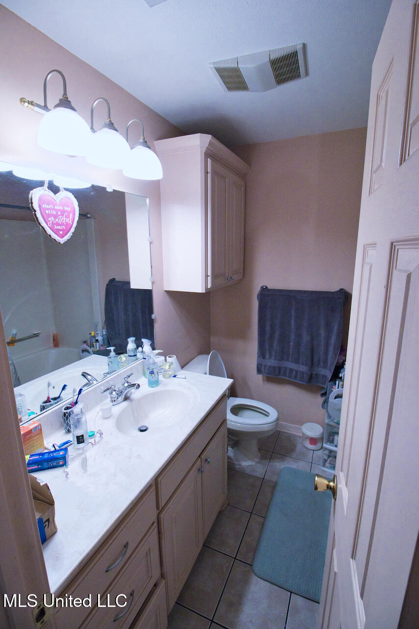 1122 Berthadale Road Property Photo 15