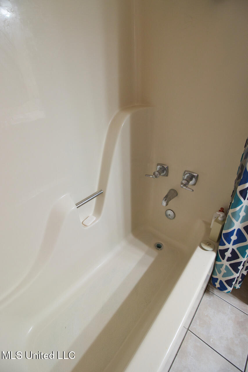 1122 Berthadale Road Property Photo 16