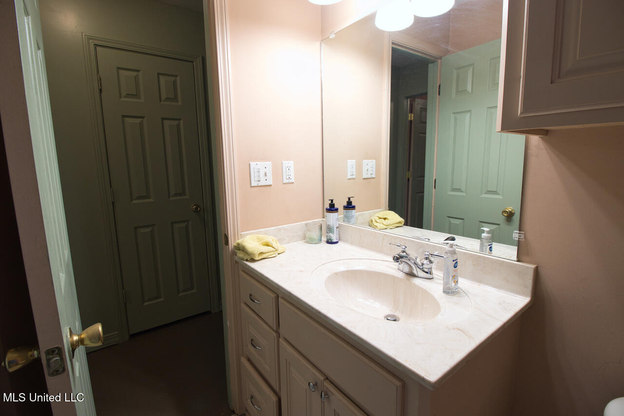 1122 Berthadale Road Property Photo 17