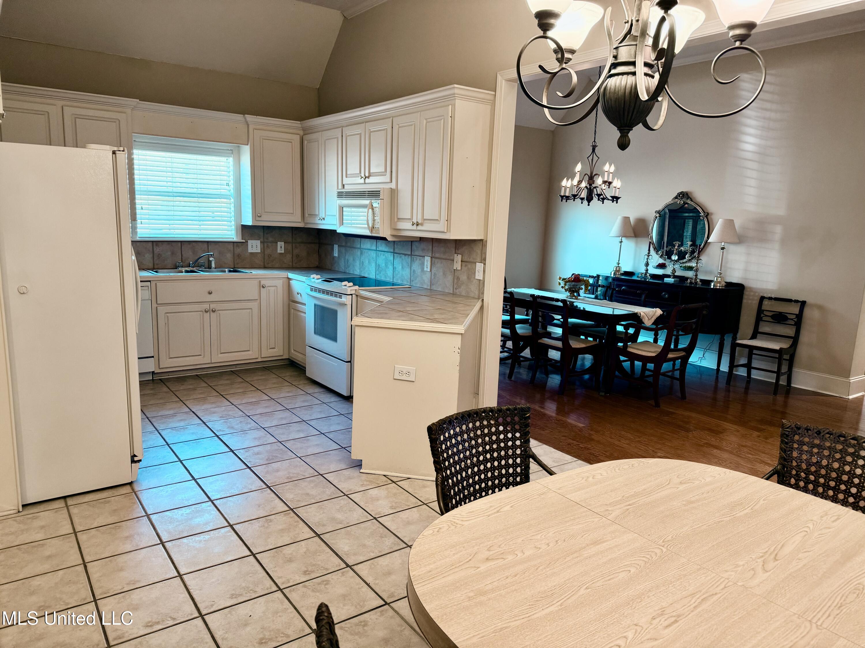 701 Napoleon Court Property Photo 3