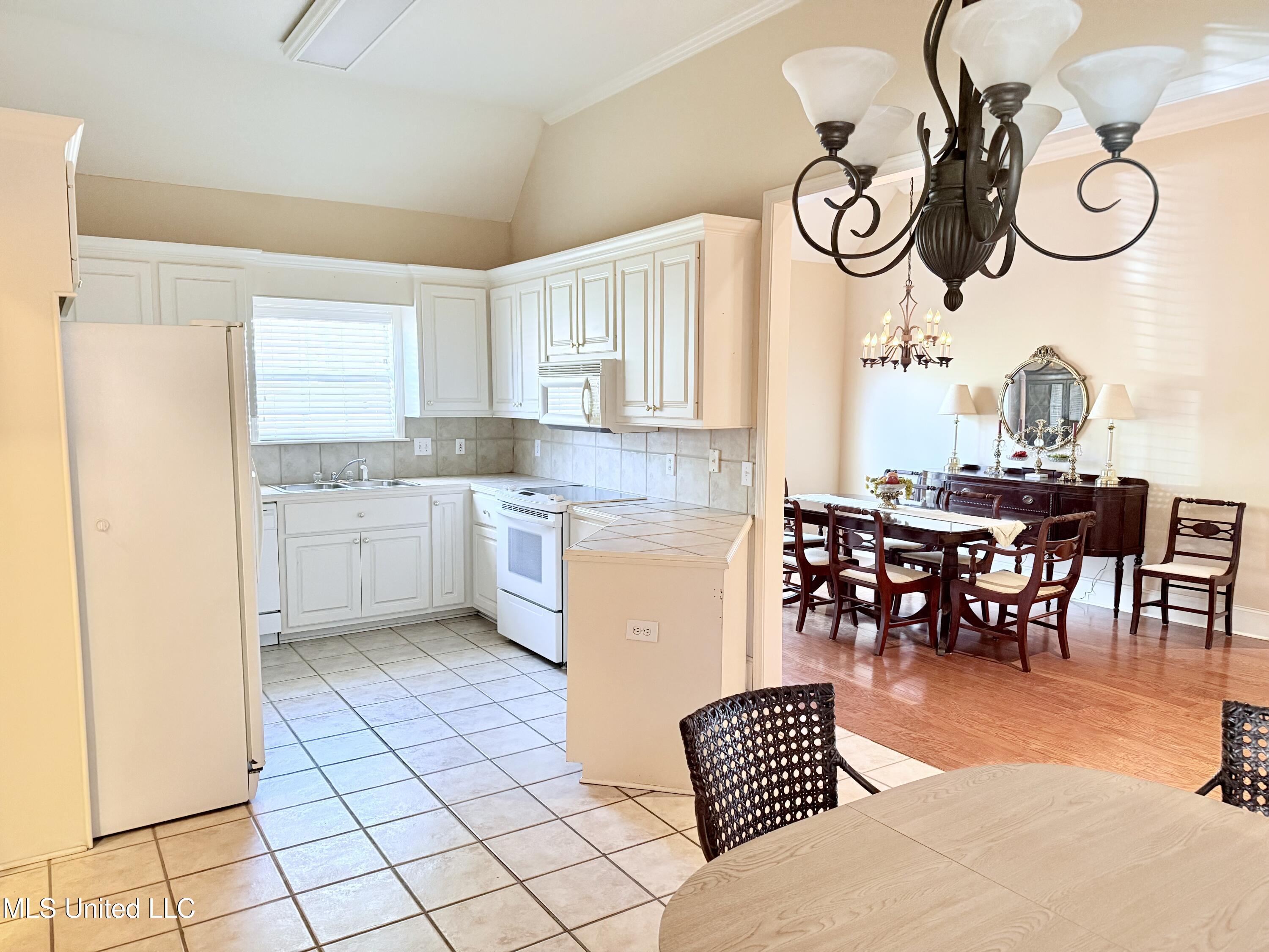 701 Napoleon Court Property Photo 5