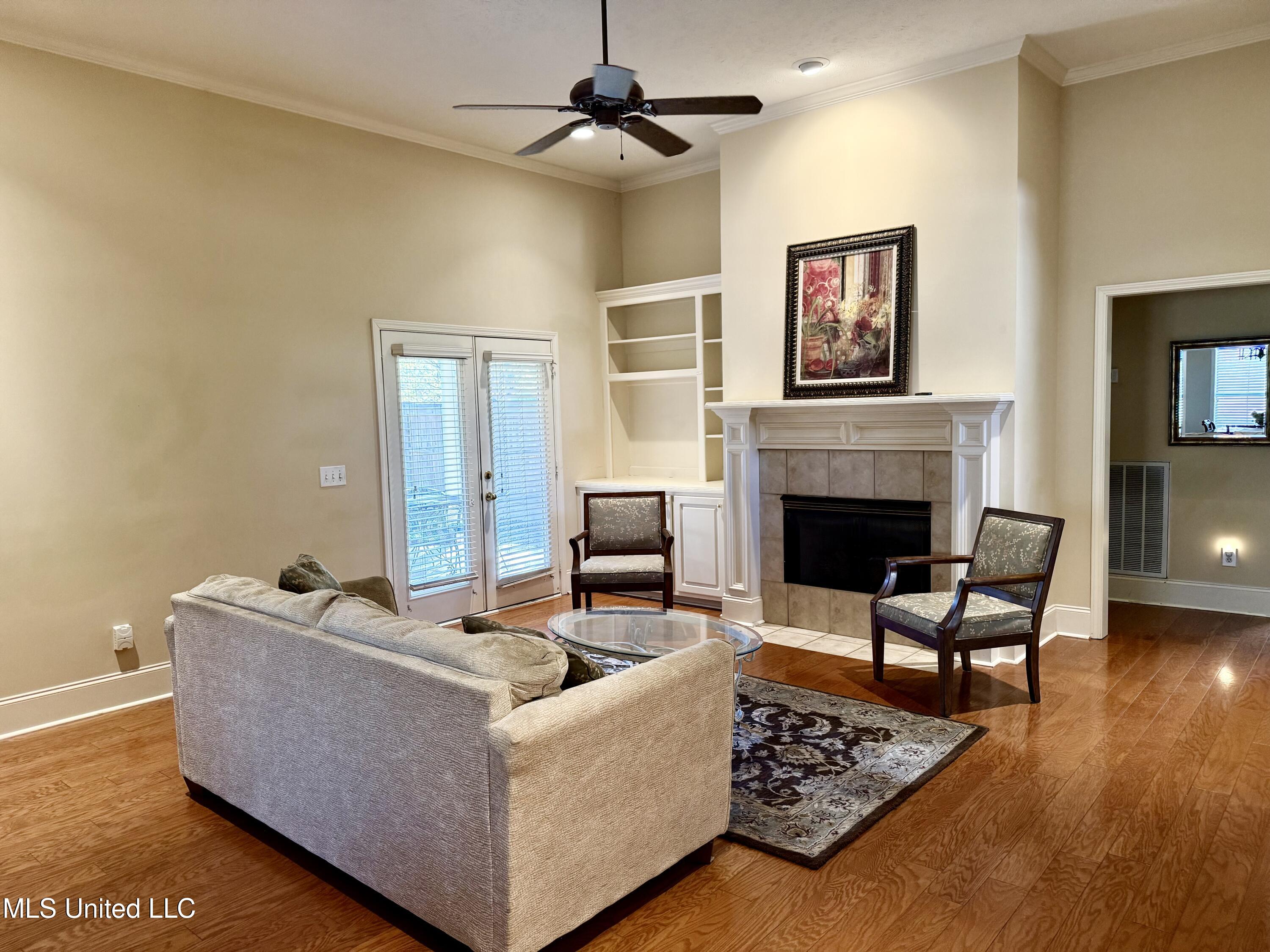 701 Napoleon Court Property Photo 7