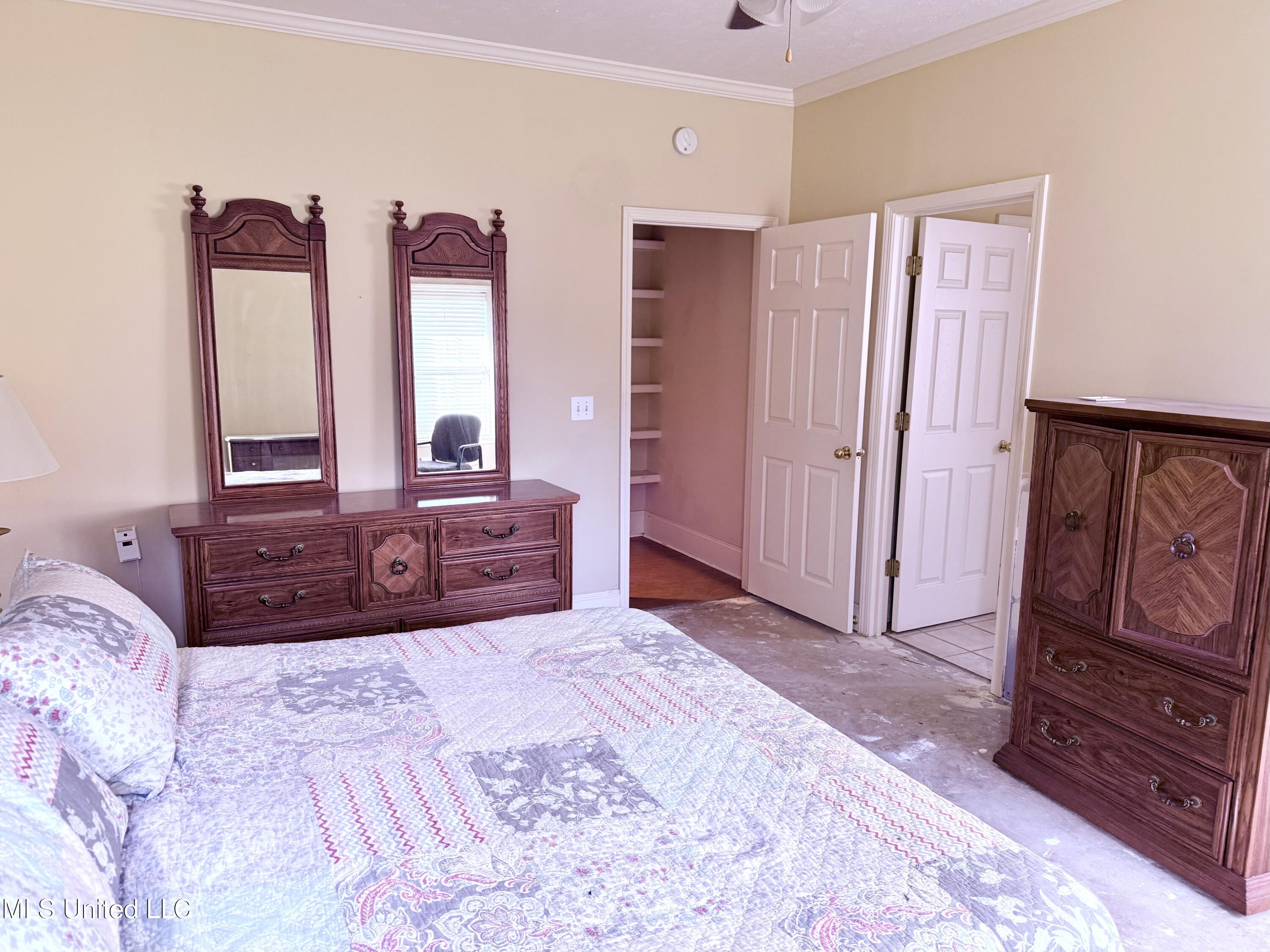 701 Napoleon Court Property Photo 9