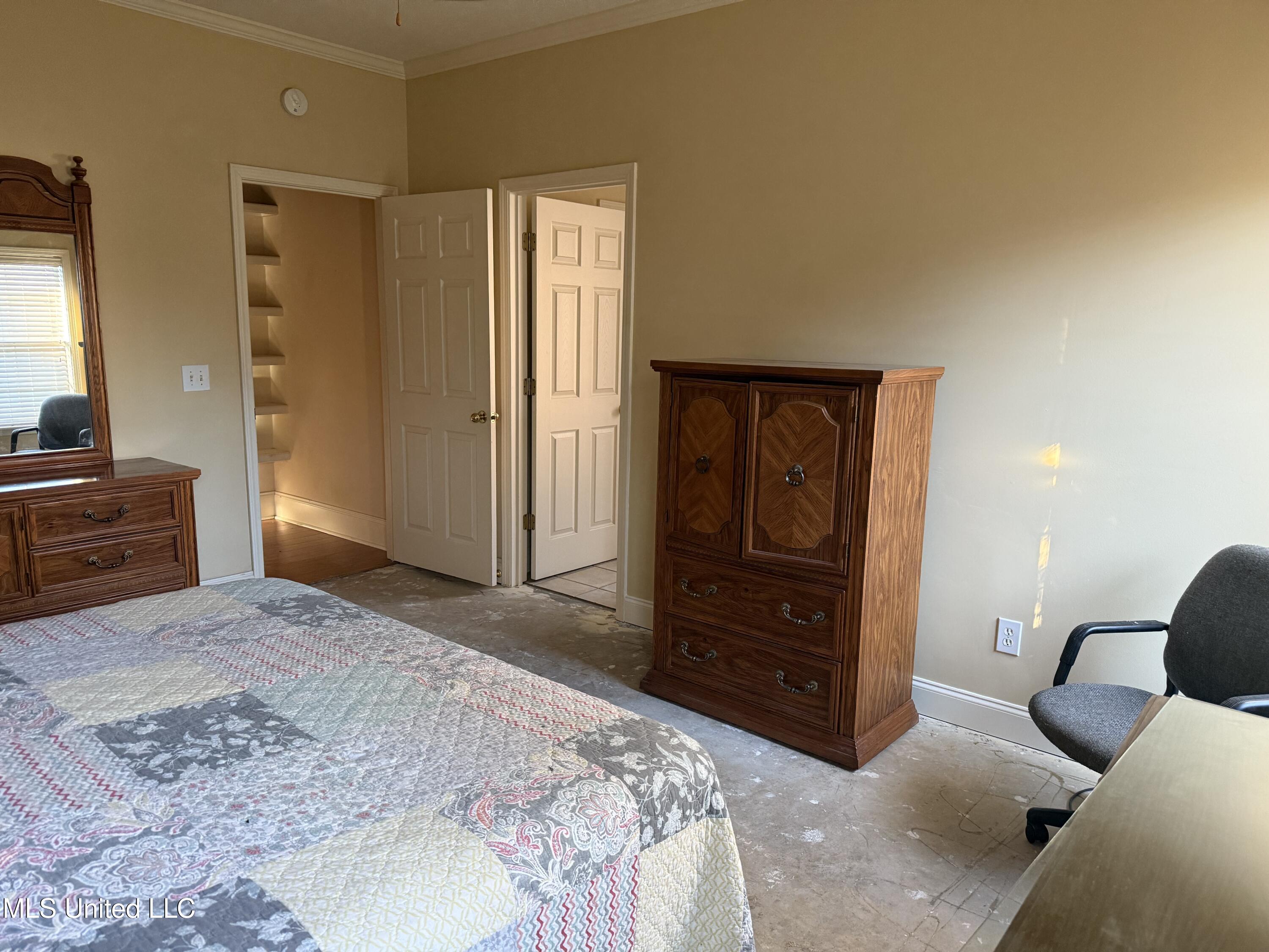 701 Napoleon Court Property Photo 10