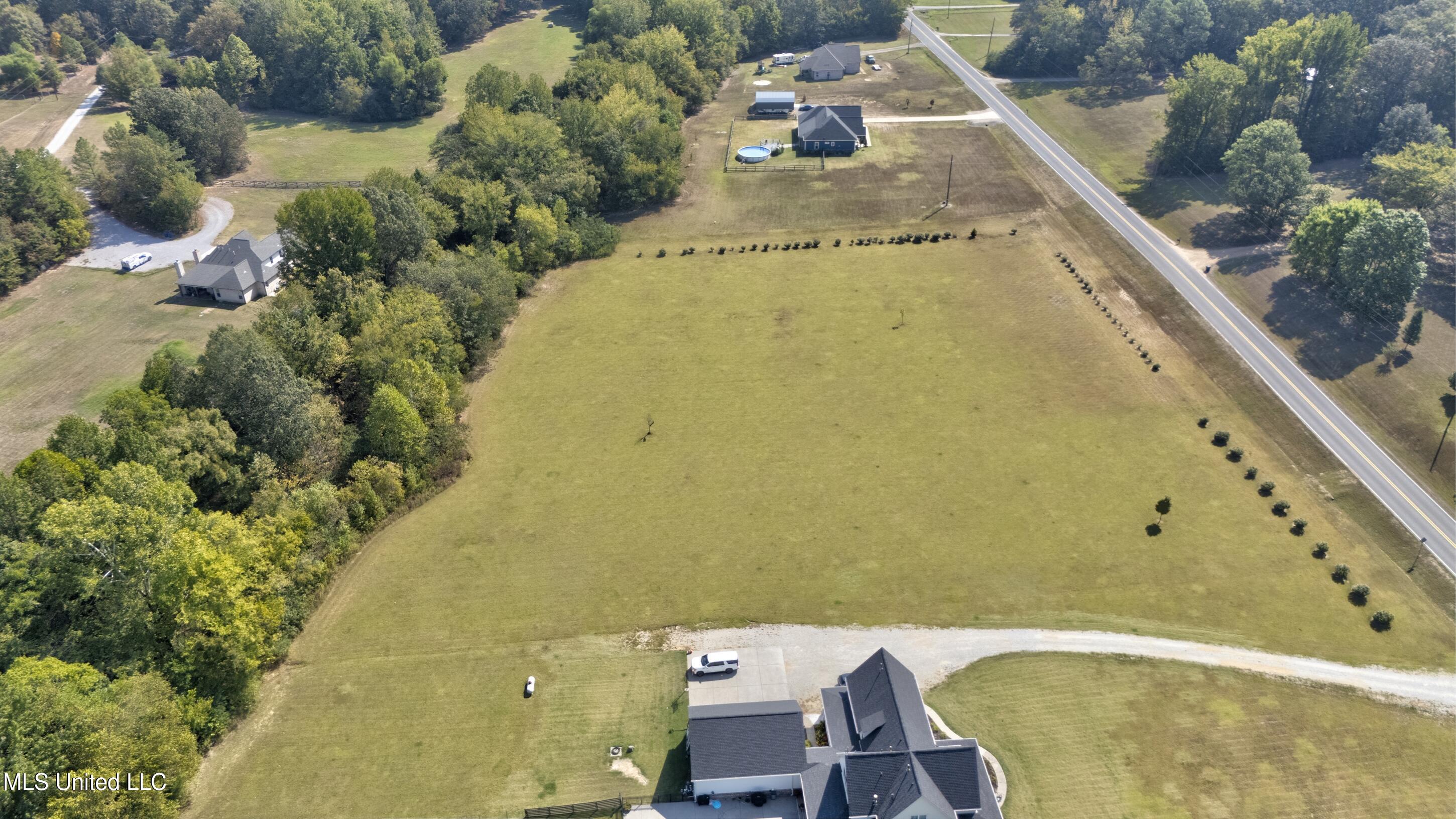 8600 County Line Road Property Photo 2