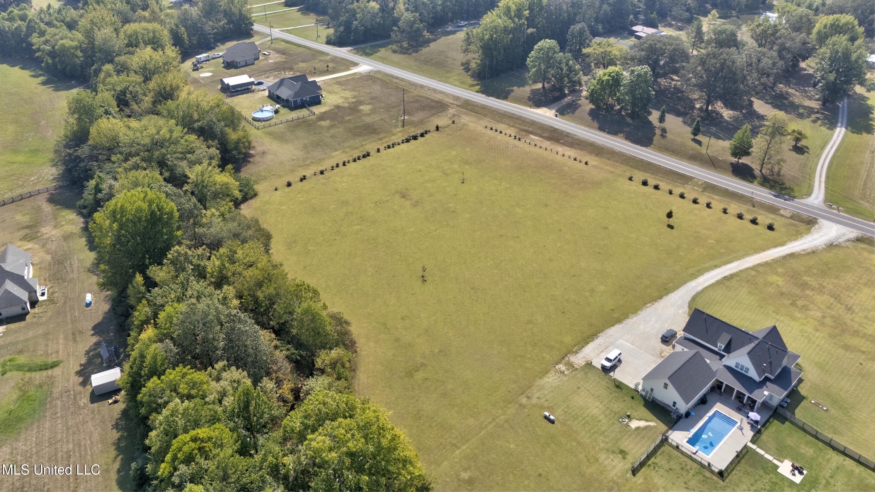 8600 County Line Road Property Photo 3