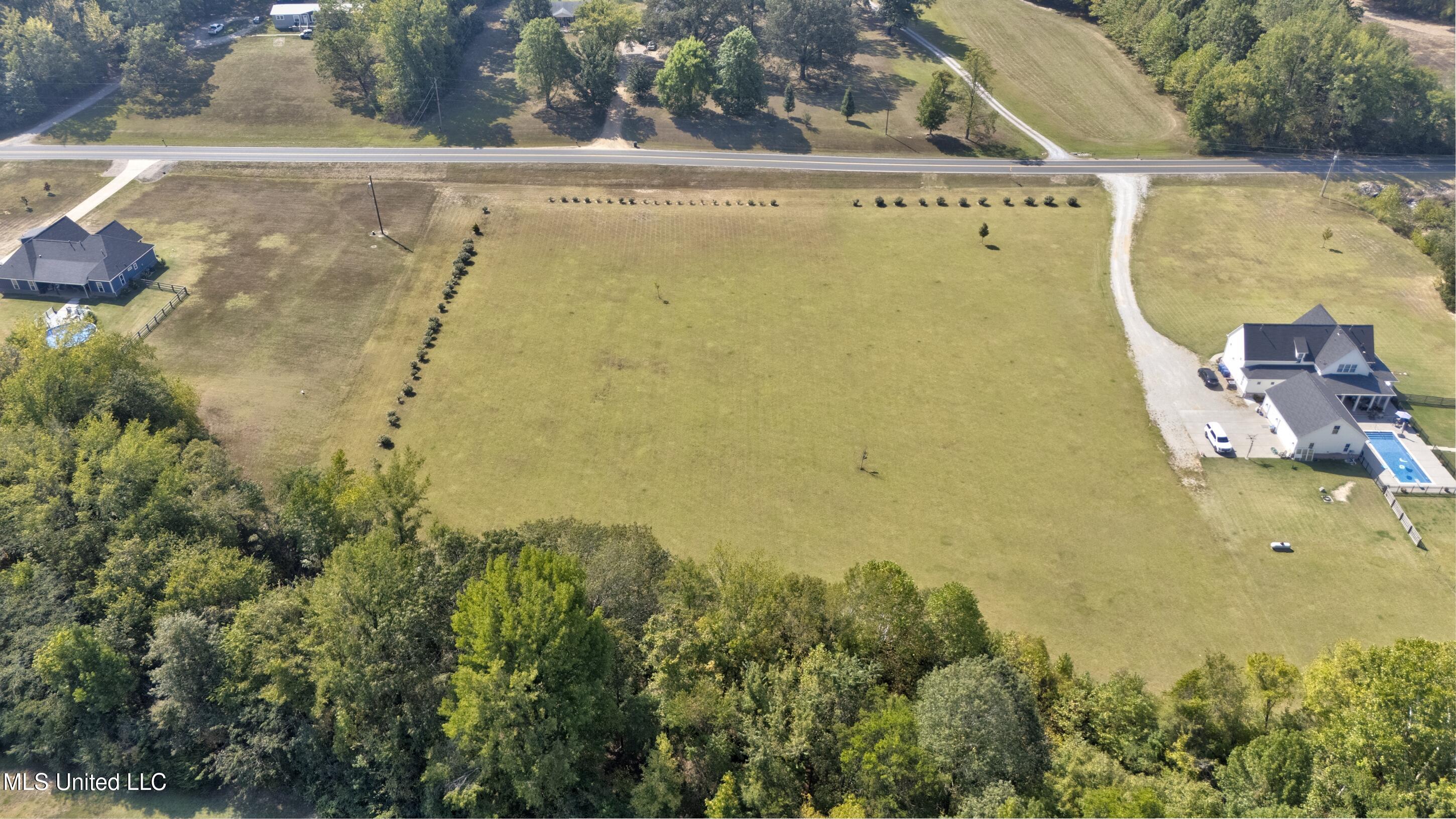 8600 County Line Road Property Photo 4