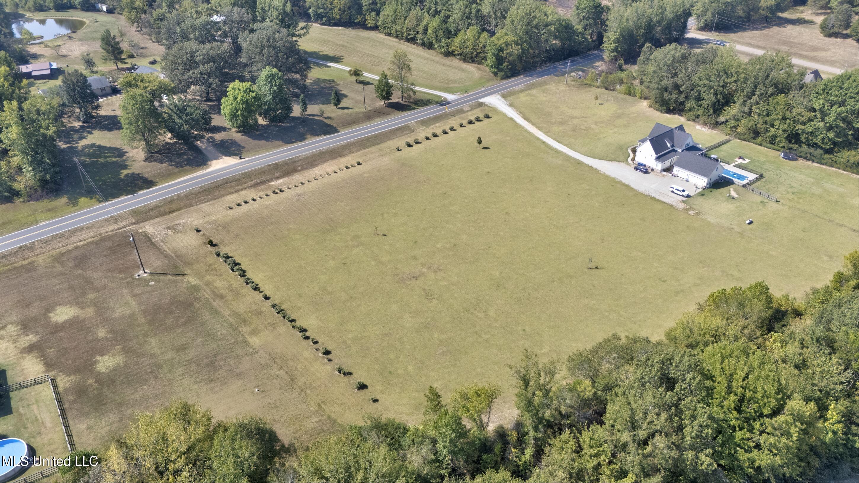 8600 County Line Road Property Photo 5