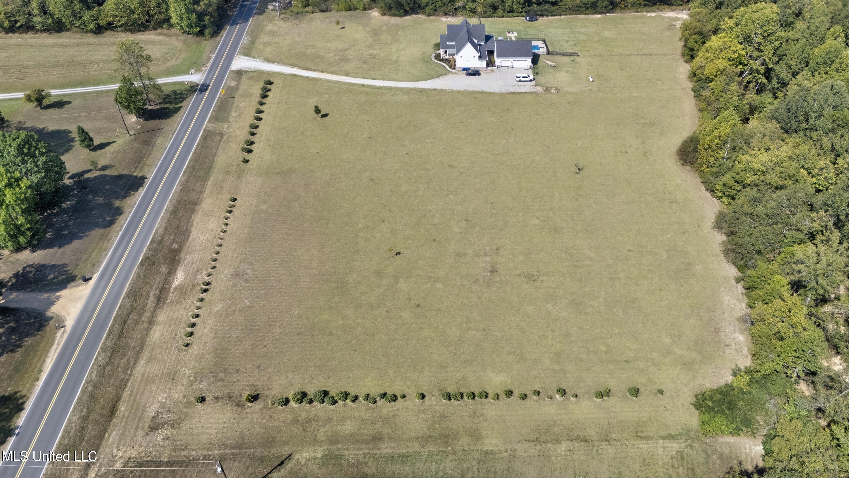 8600 County Line Road Property Photo 6