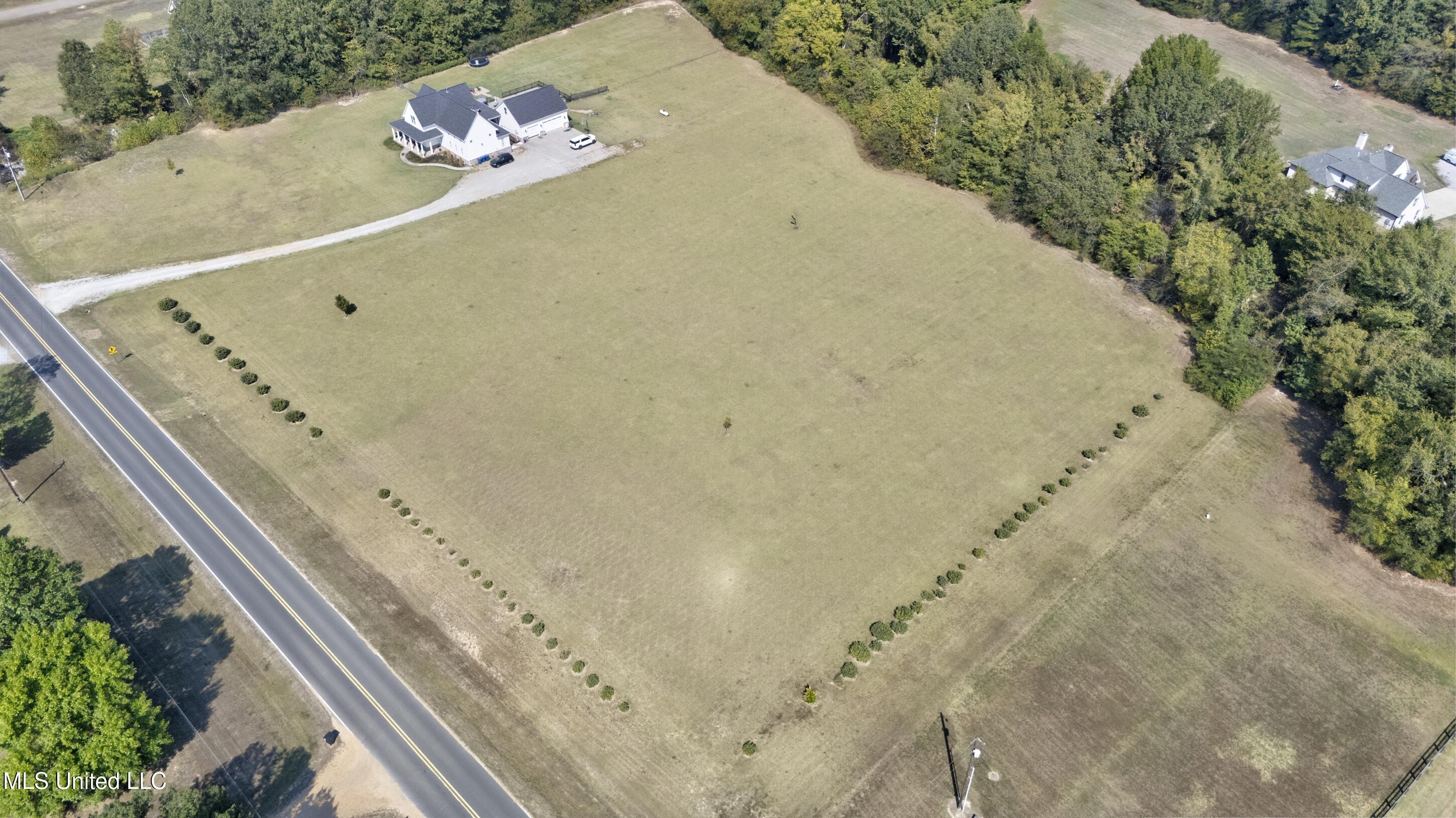 8600 County Line Road Property Photo 7