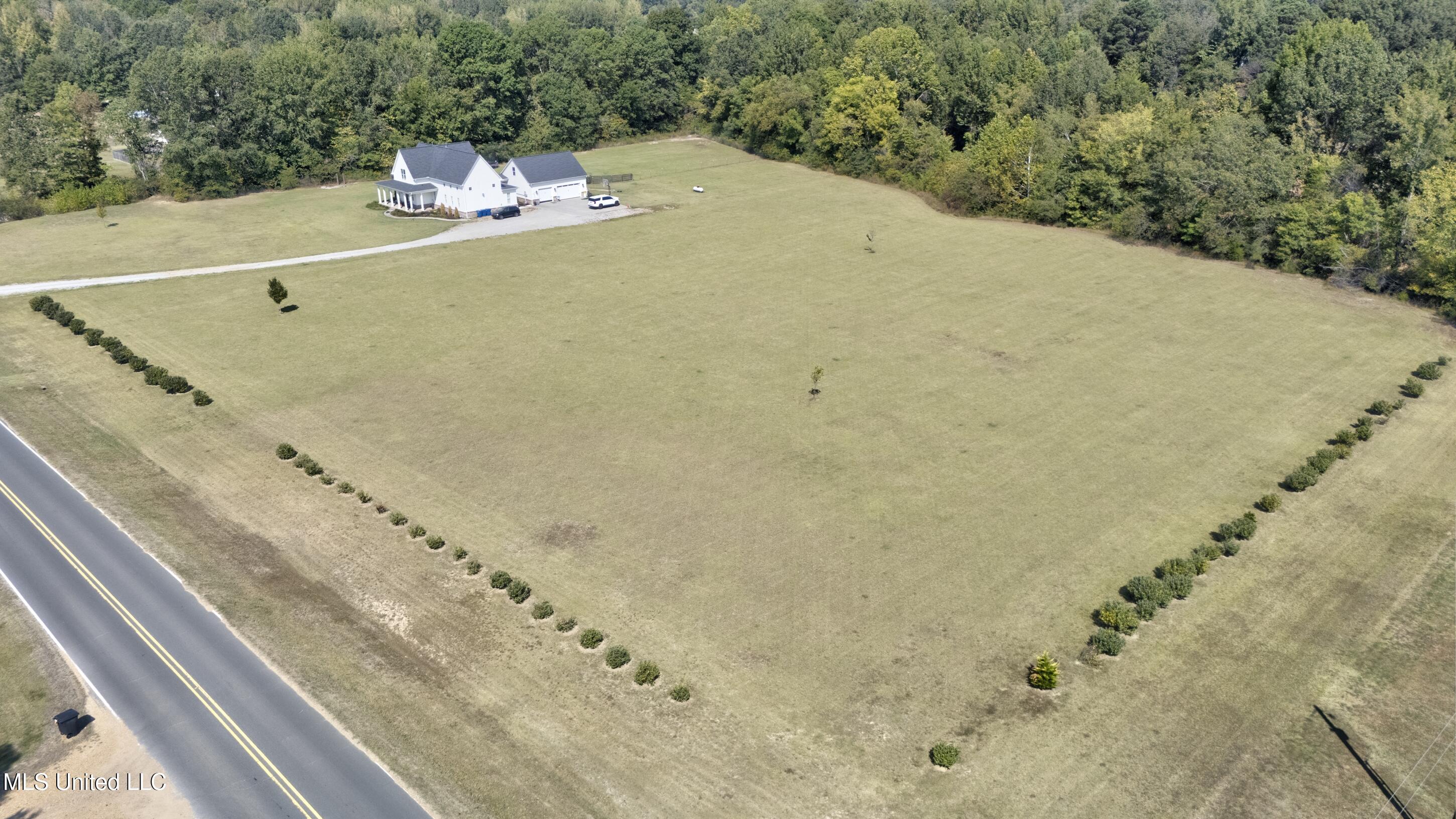 8600 County Line Road Property Photo 10