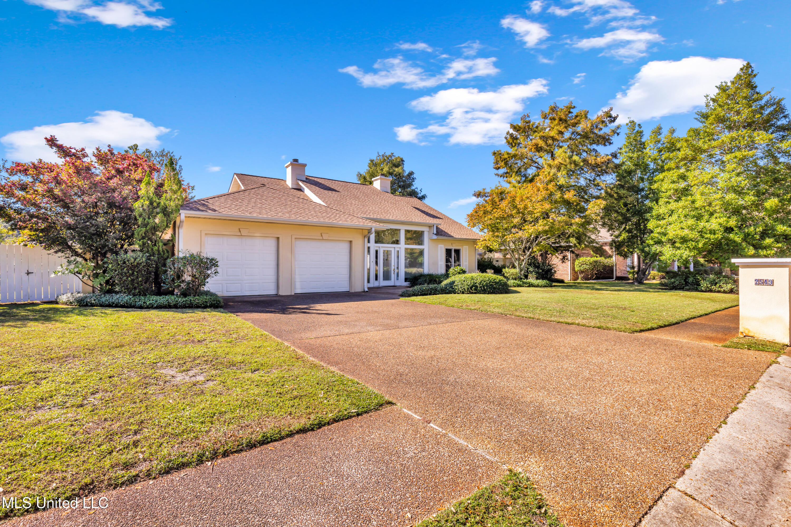 2549 Spring Ridge Drive Property Photo 2