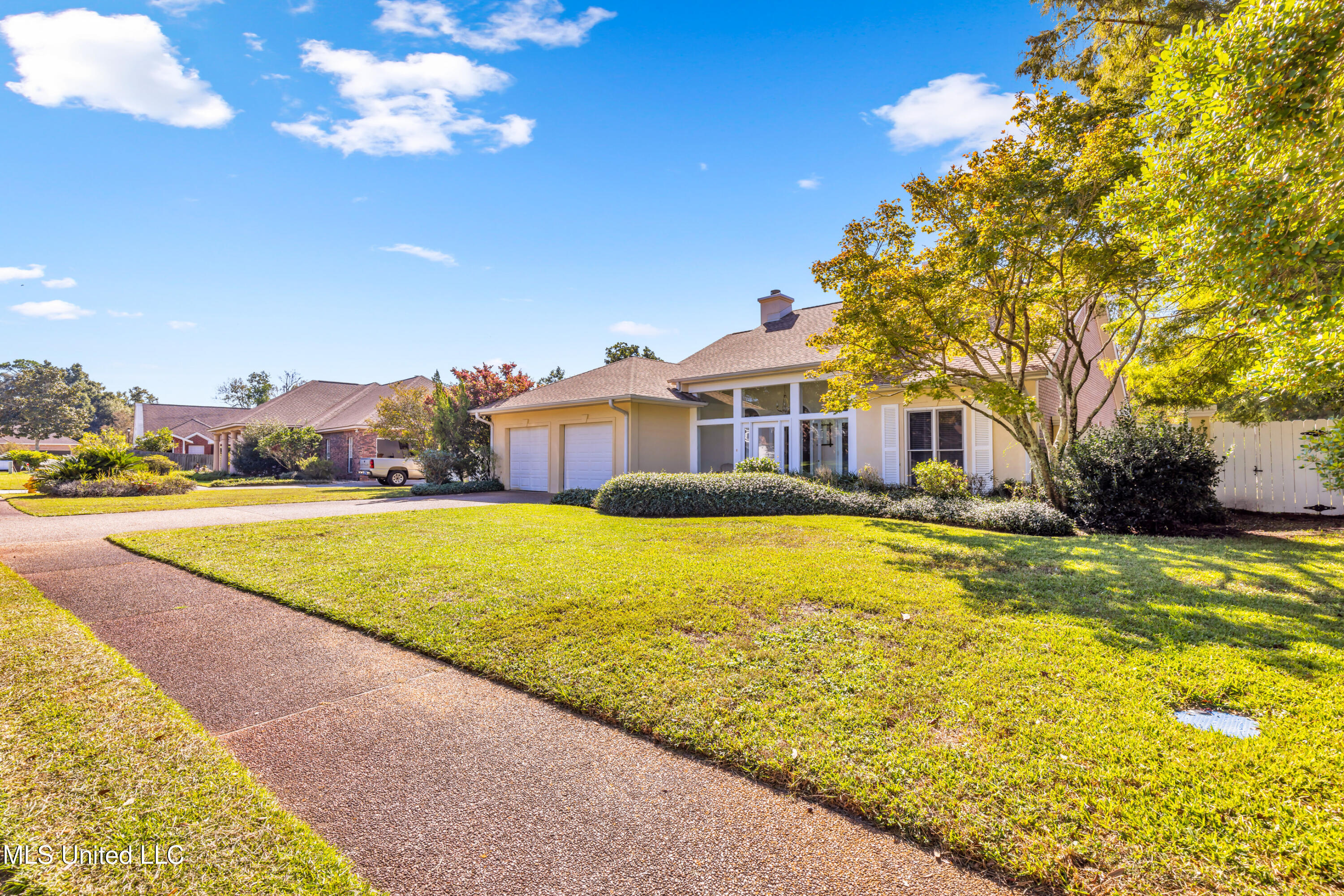 2549 Spring Ridge Drive Property Photo 3