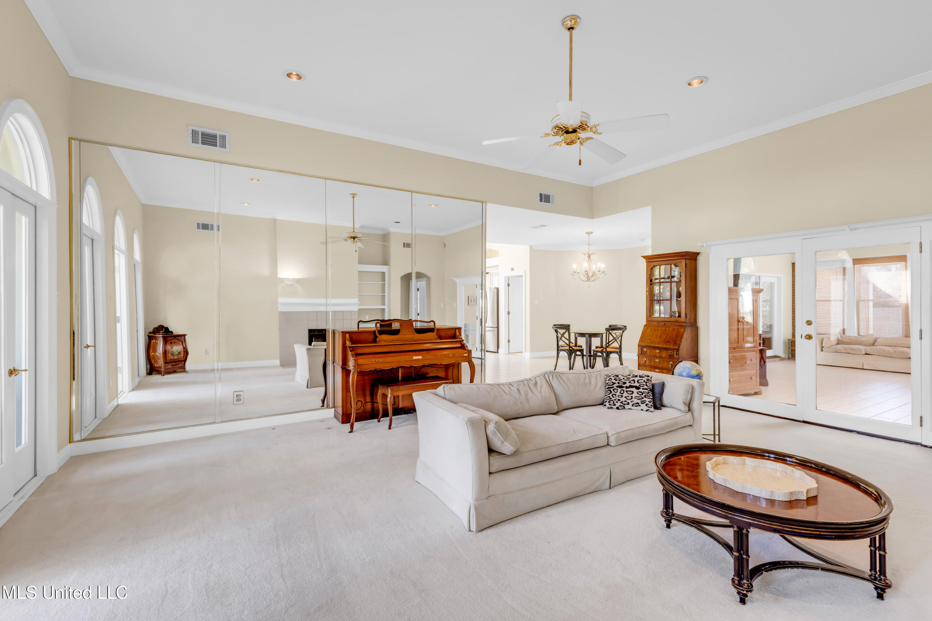 2549 Spring Ridge Drive Property Photo 8