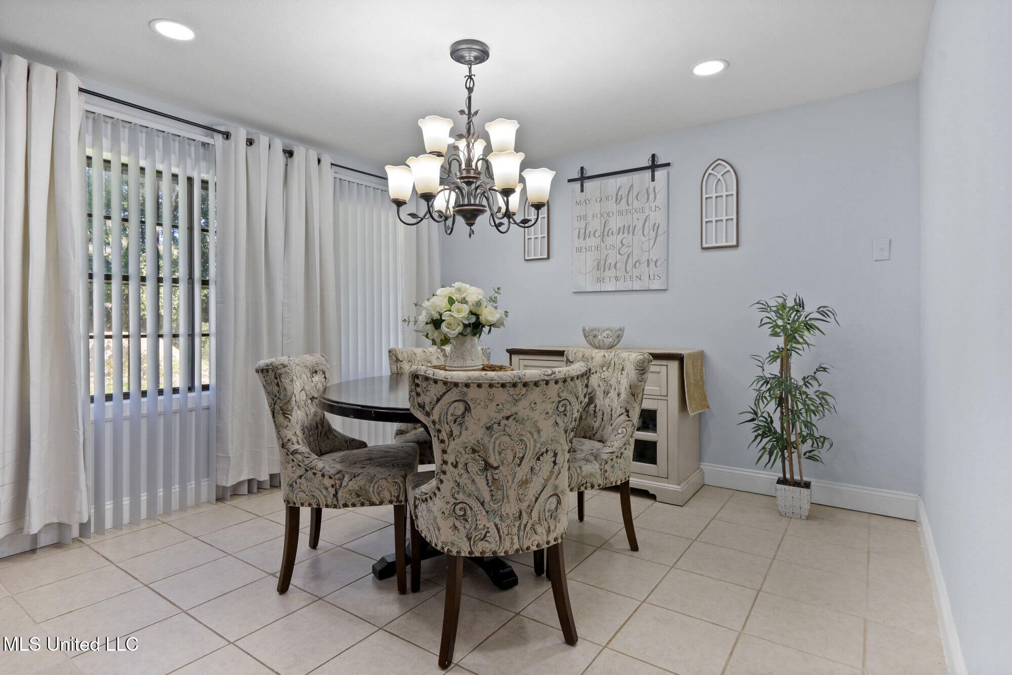 2300 Lewis Gate Drive Property Photo 5