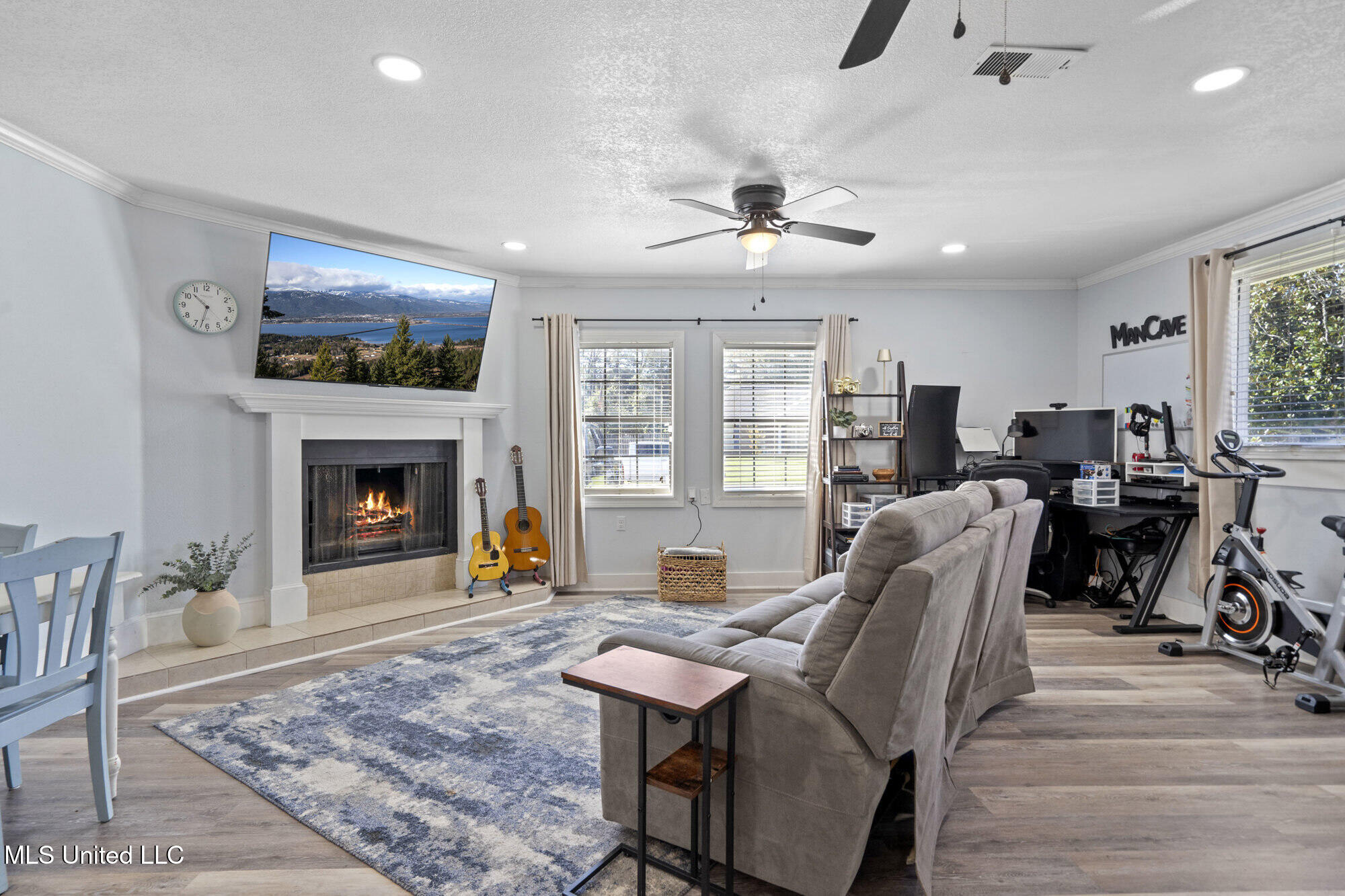 2300 Lewis Gate Drive Property Photo 15