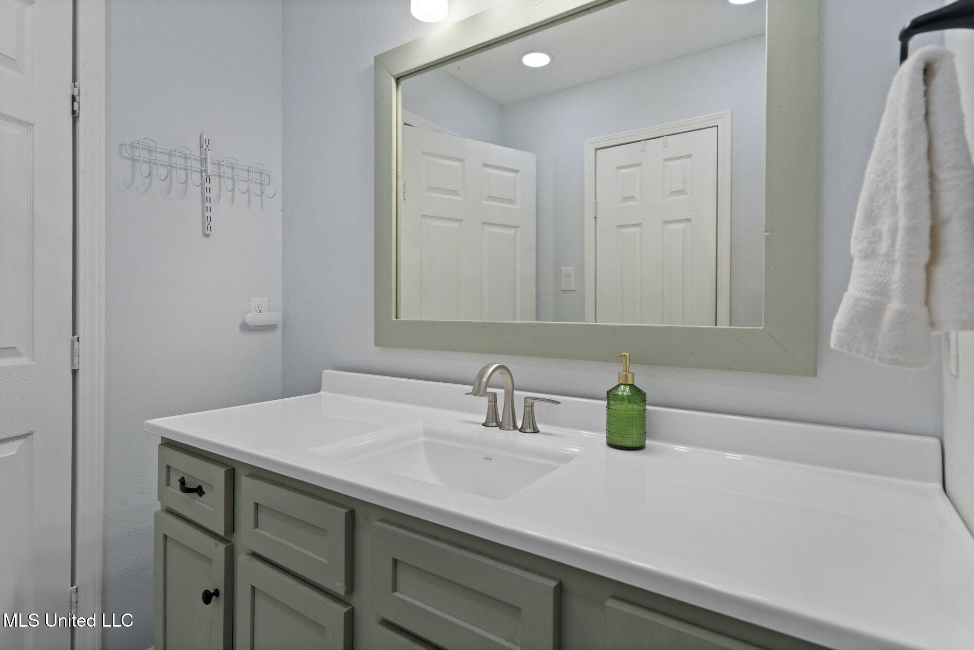 2300 Lewis Gate Drive Property Photo 17