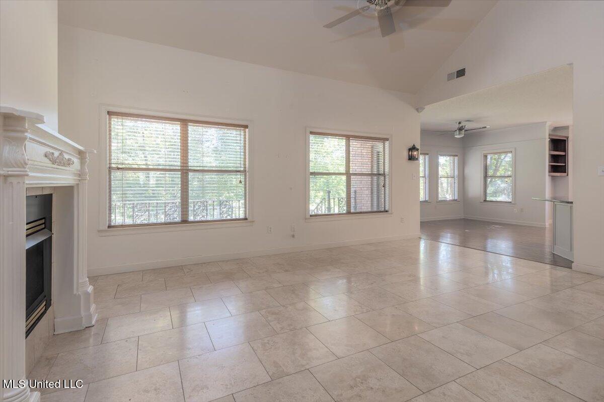 7906 Kirkwood Cove Property Photo 9