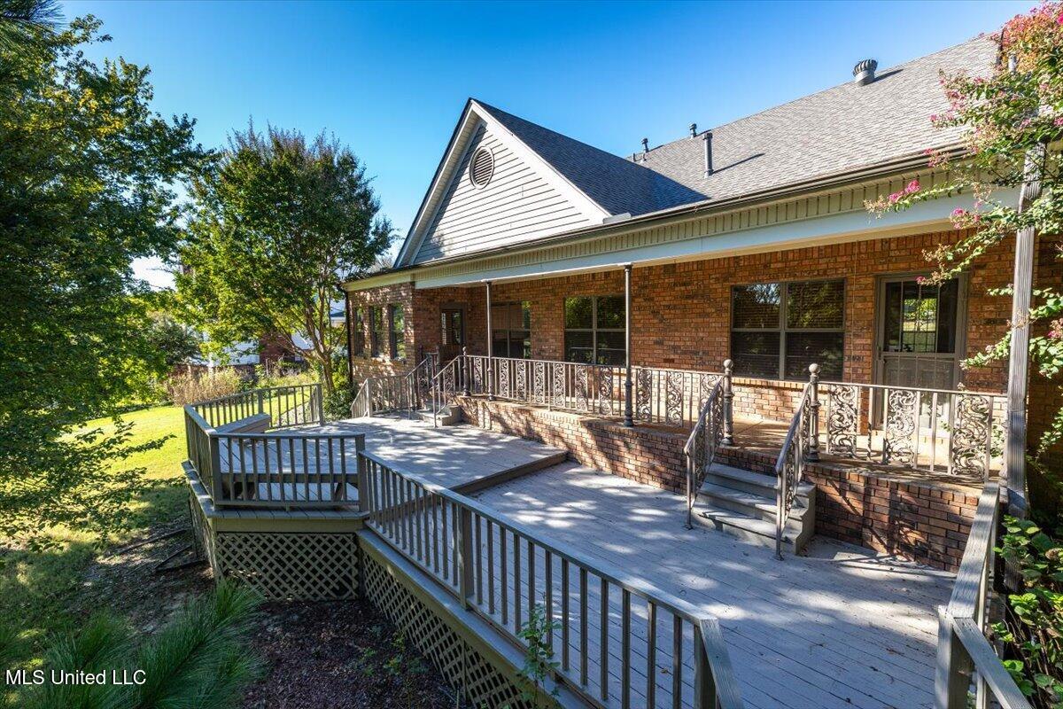 7906 Kirkwood Cove Property Photo 10