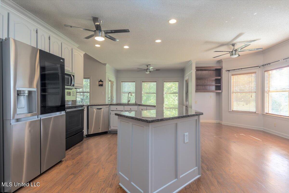 7906 Kirkwood Cove Property Photo 11