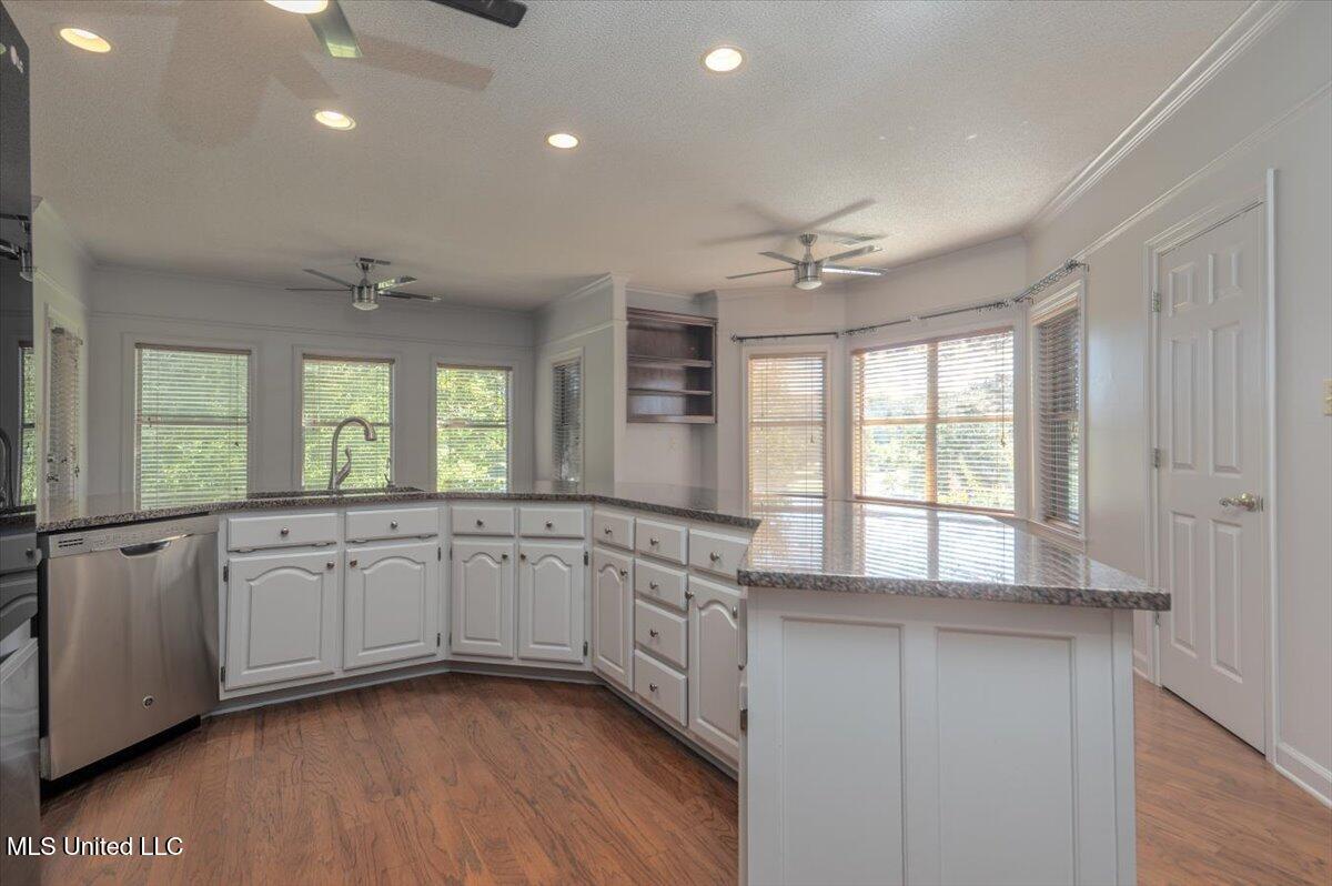 7906 Kirkwood Cove Property Photo 12