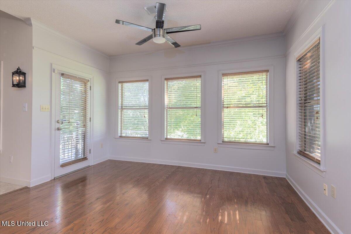 7906 Kirkwood Cove Property Photo 14