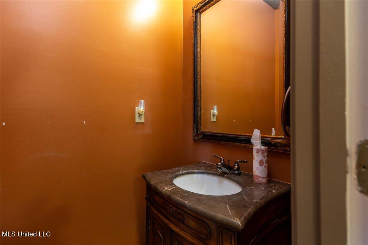 7906 Kirkwood Cove Property Photo 17