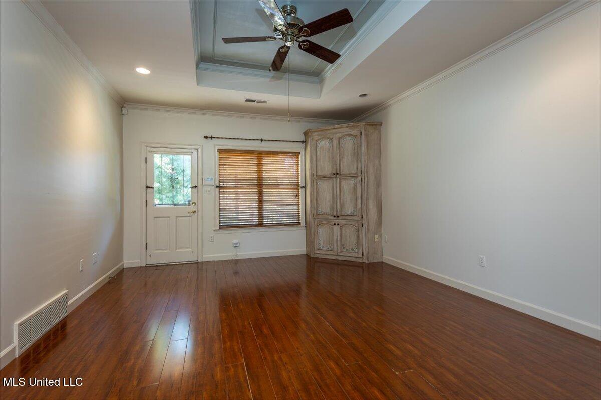 7906 Kirkwood Cove Property Photo 18