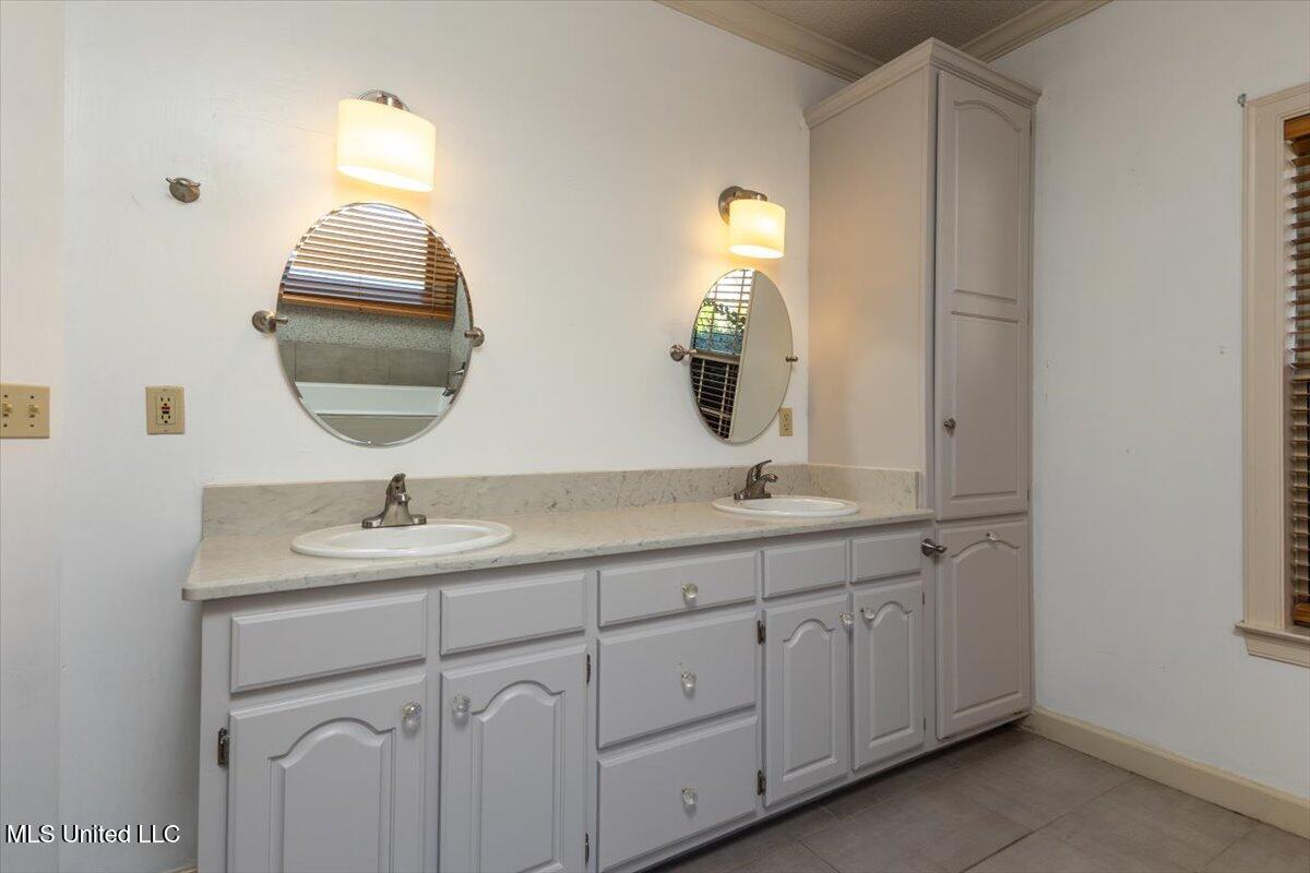 7906 Kirkwood Cove Property Photo 20