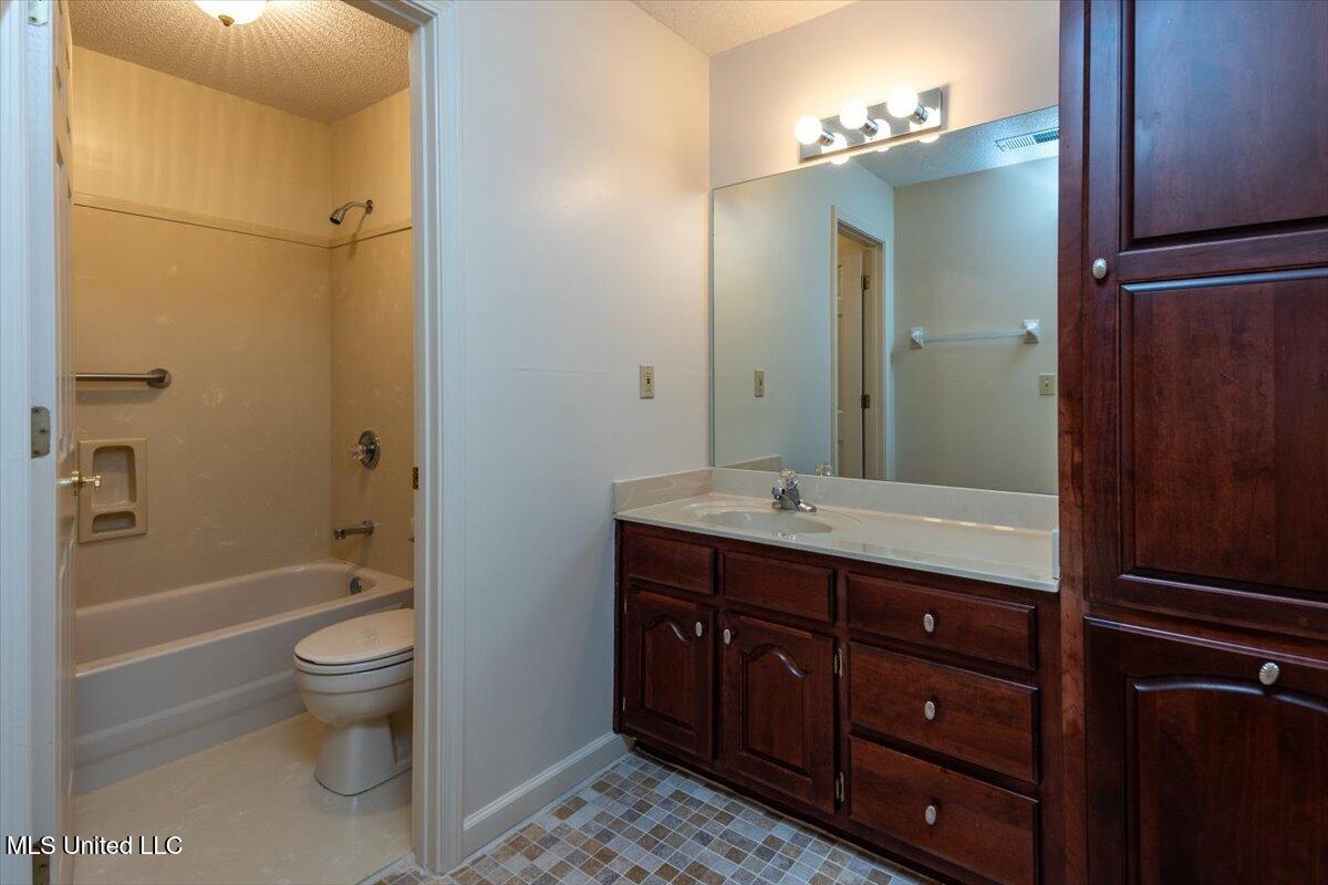 7906 Kirkwood Cove Property Photo 27