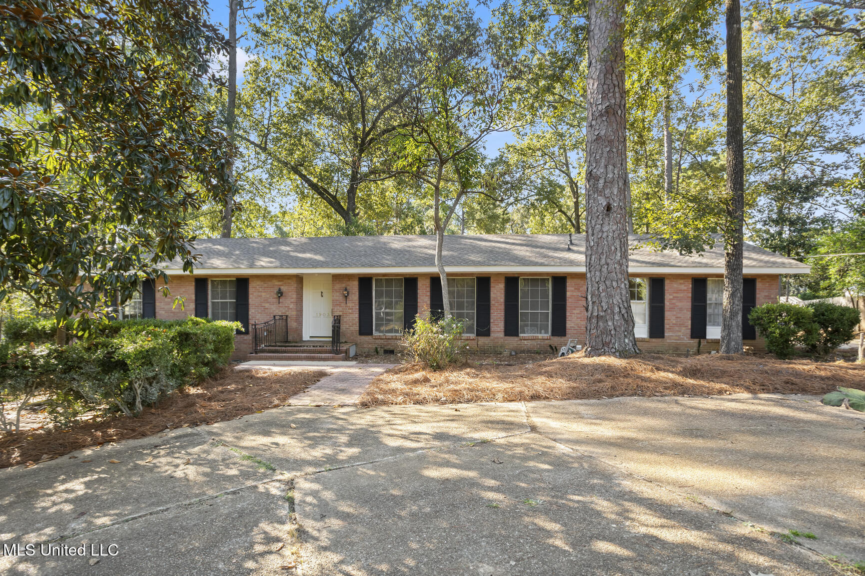 1903 Bellewood Road Property Photo 1