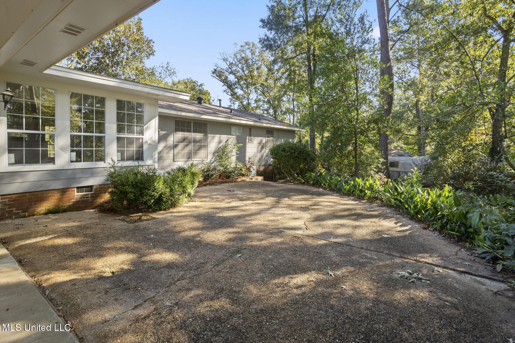 1903 Bellewood Road Property Photo 2