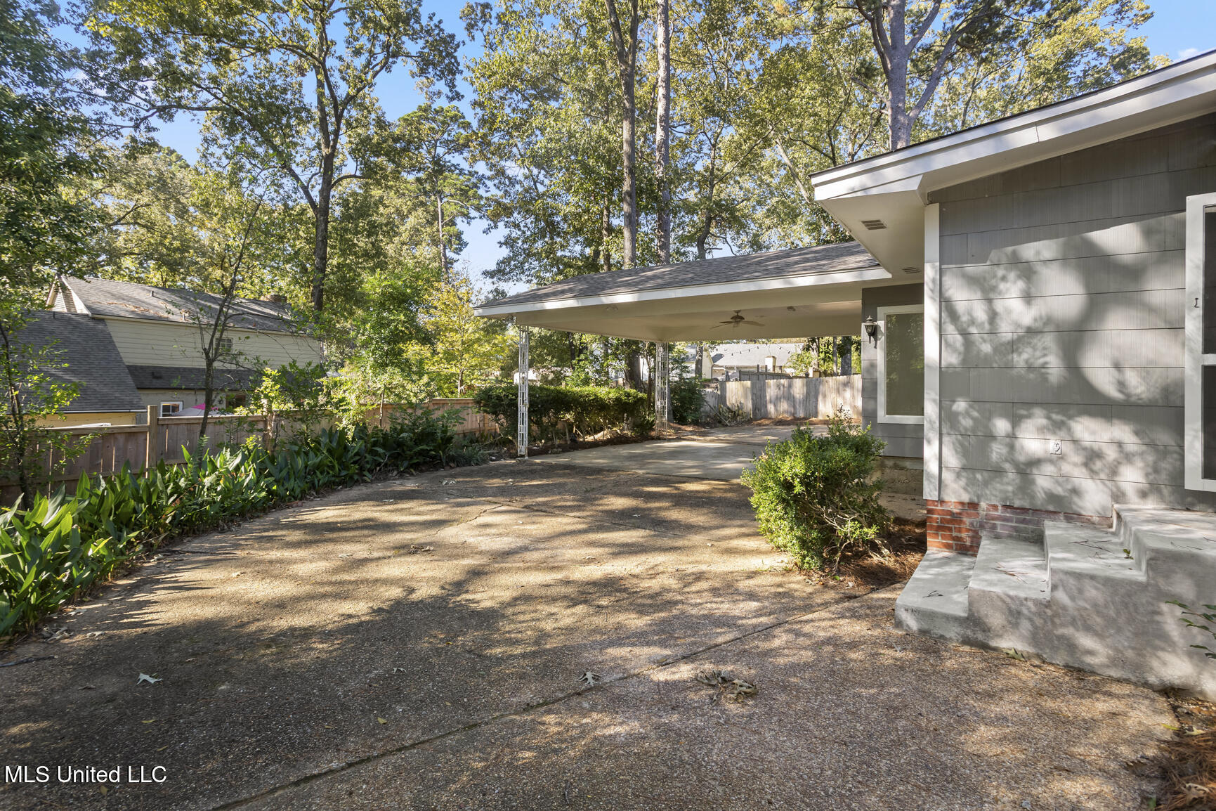 1903 Bellewood Road Property Photo 3