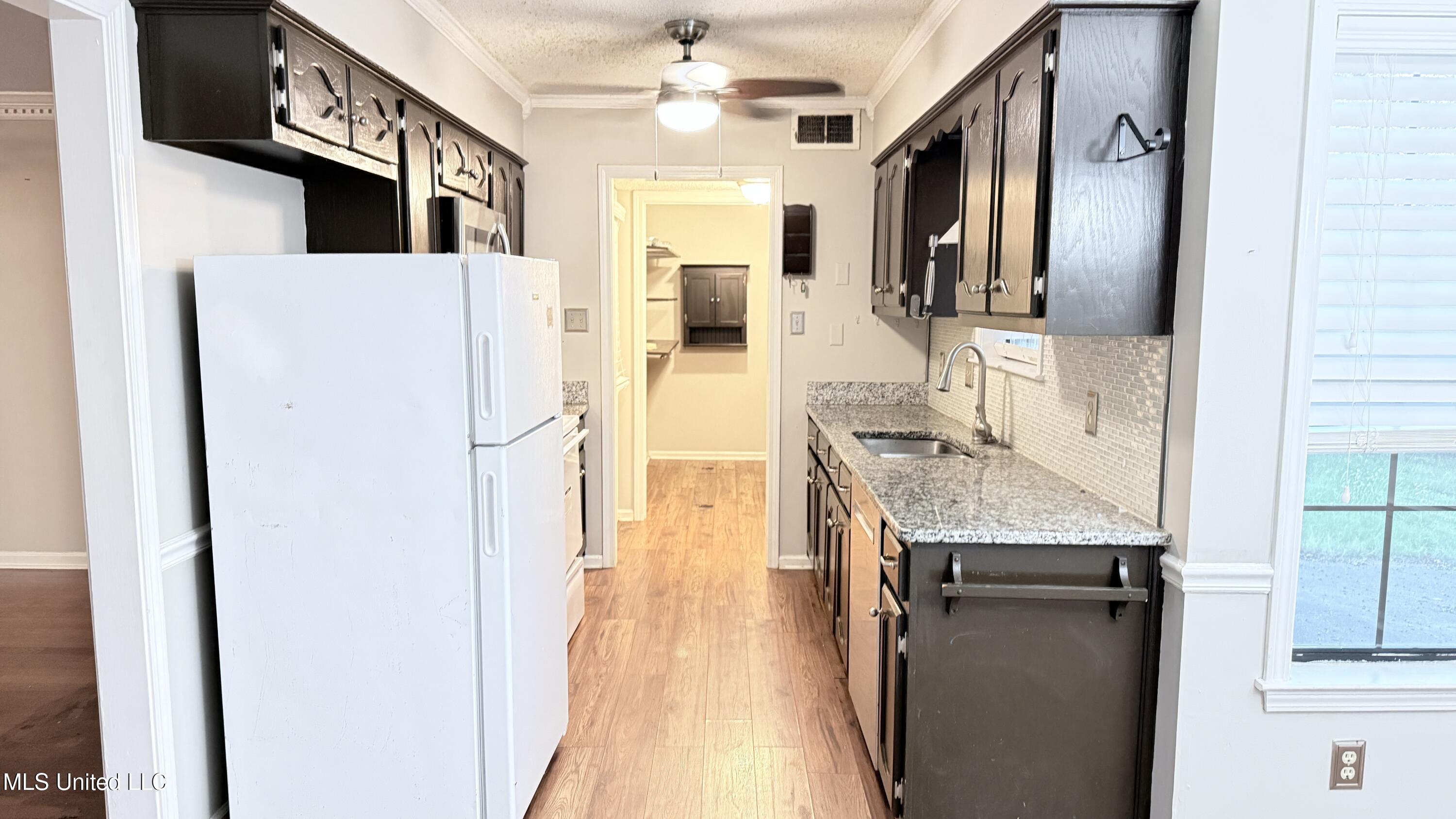 6641 Blue Spruce Drive Property Photo 2