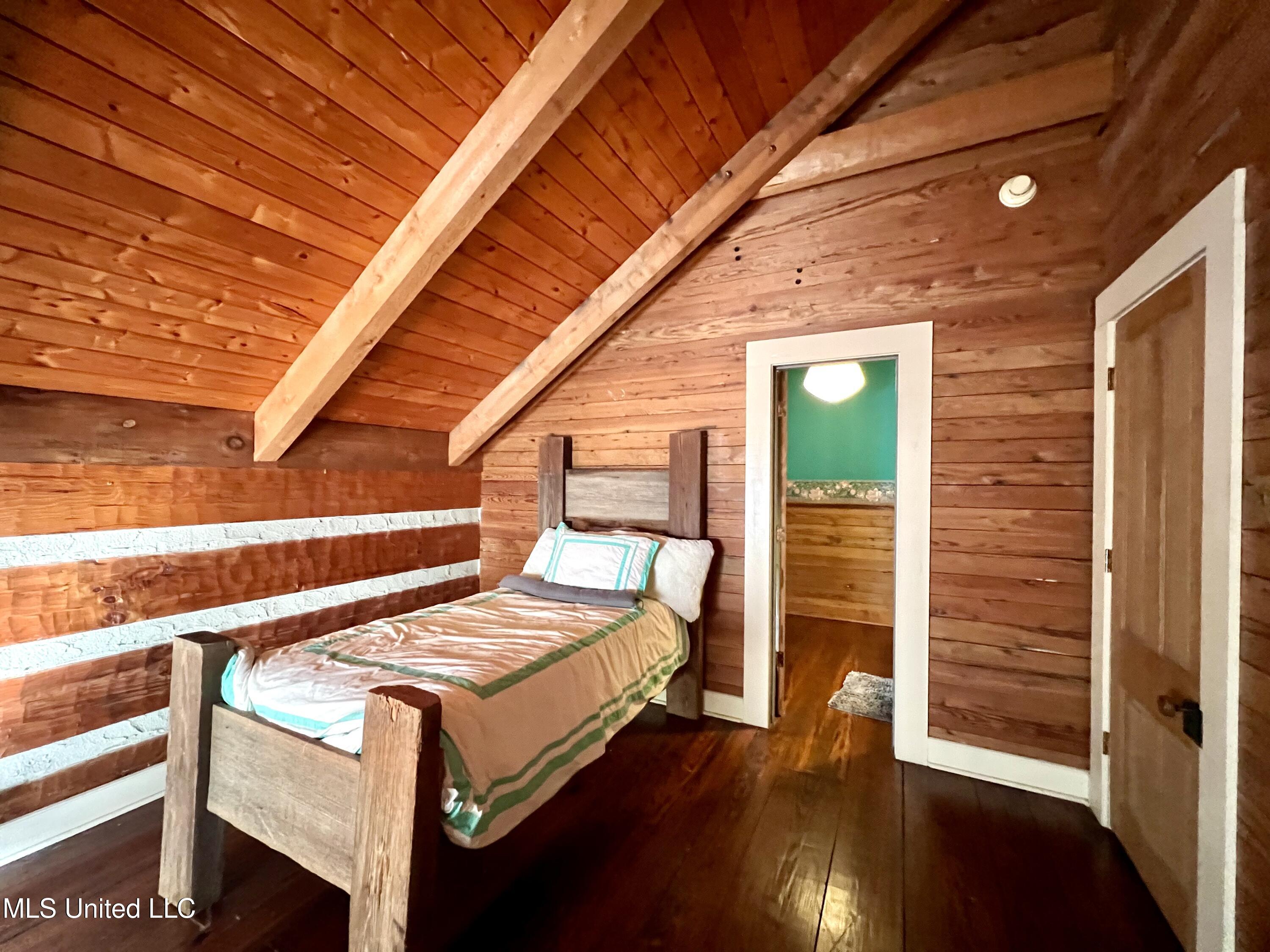 3930 Graves Road Property Photo 8