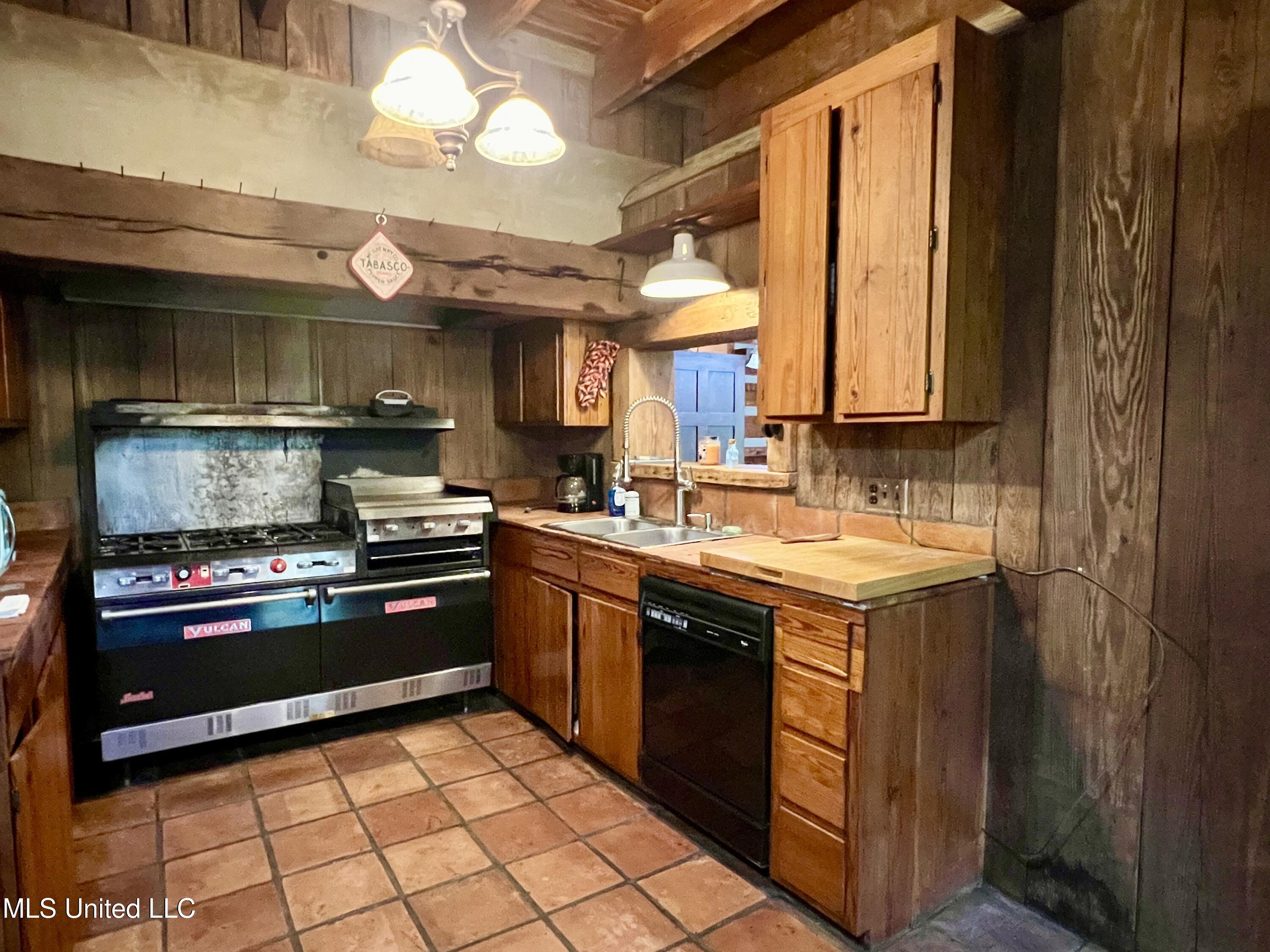 3930 Graves Road Property Photo 9