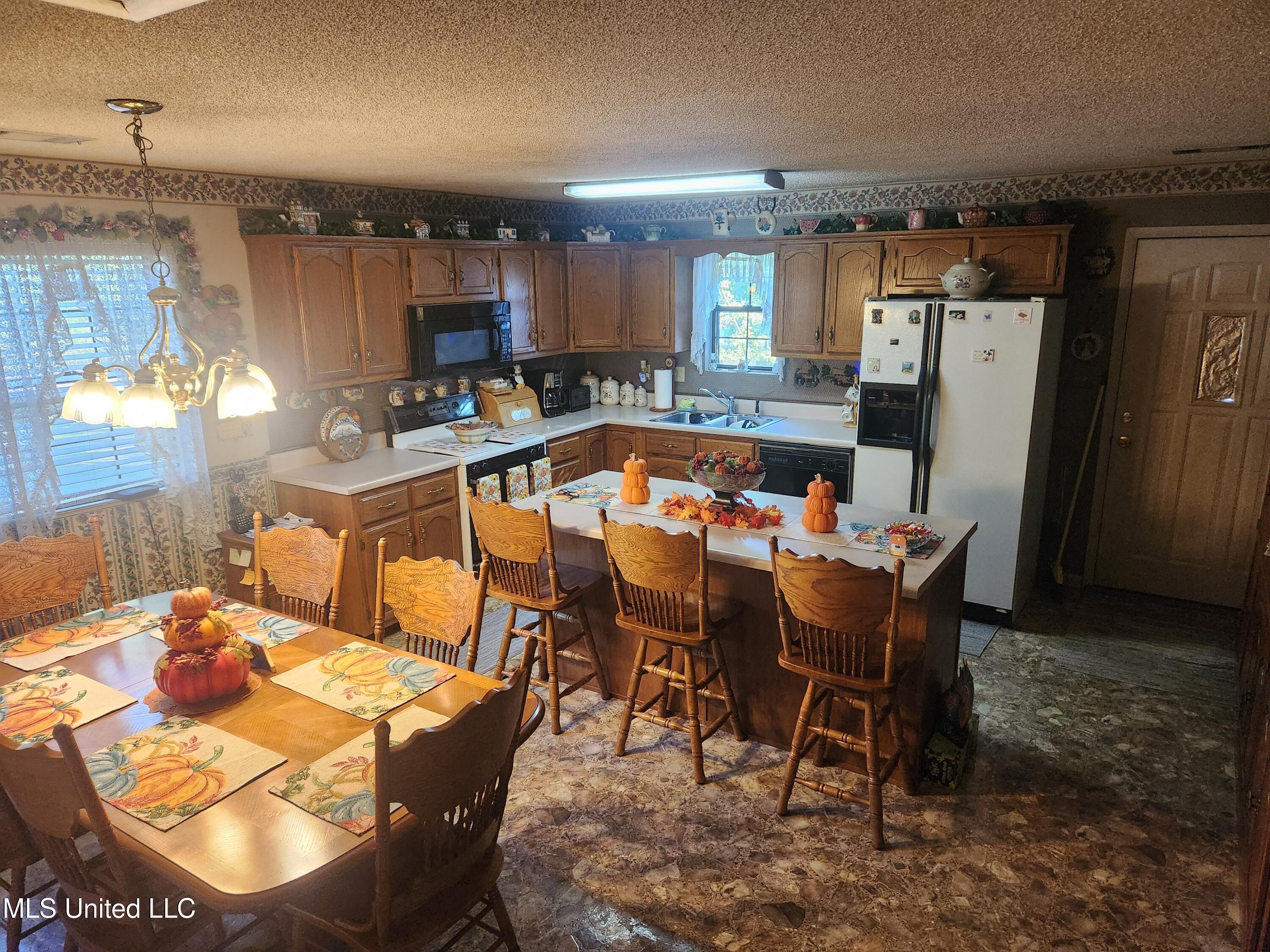 951 Wetonga Lane Property Photo 17