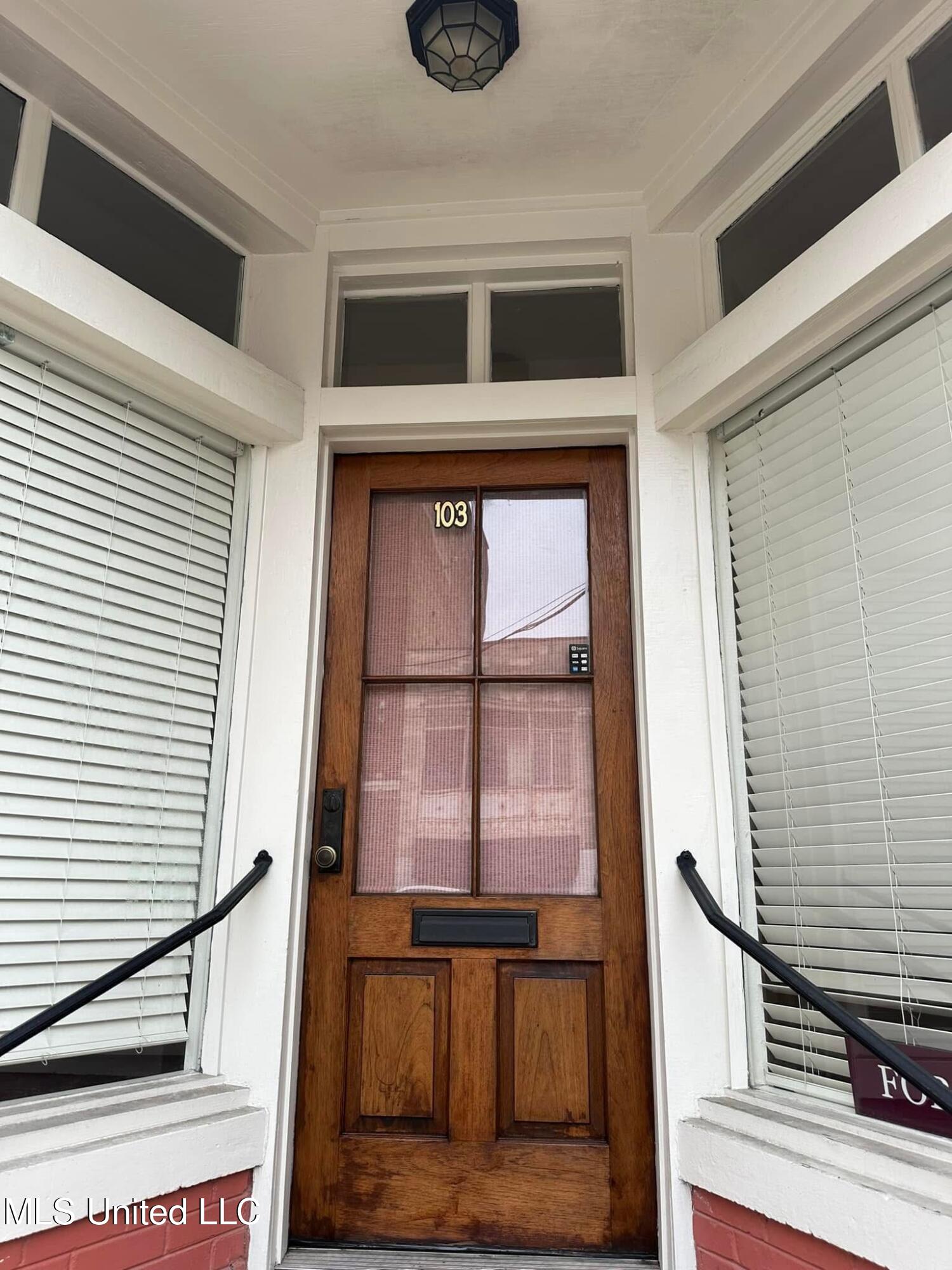 103 N Broadway Property Photo 3