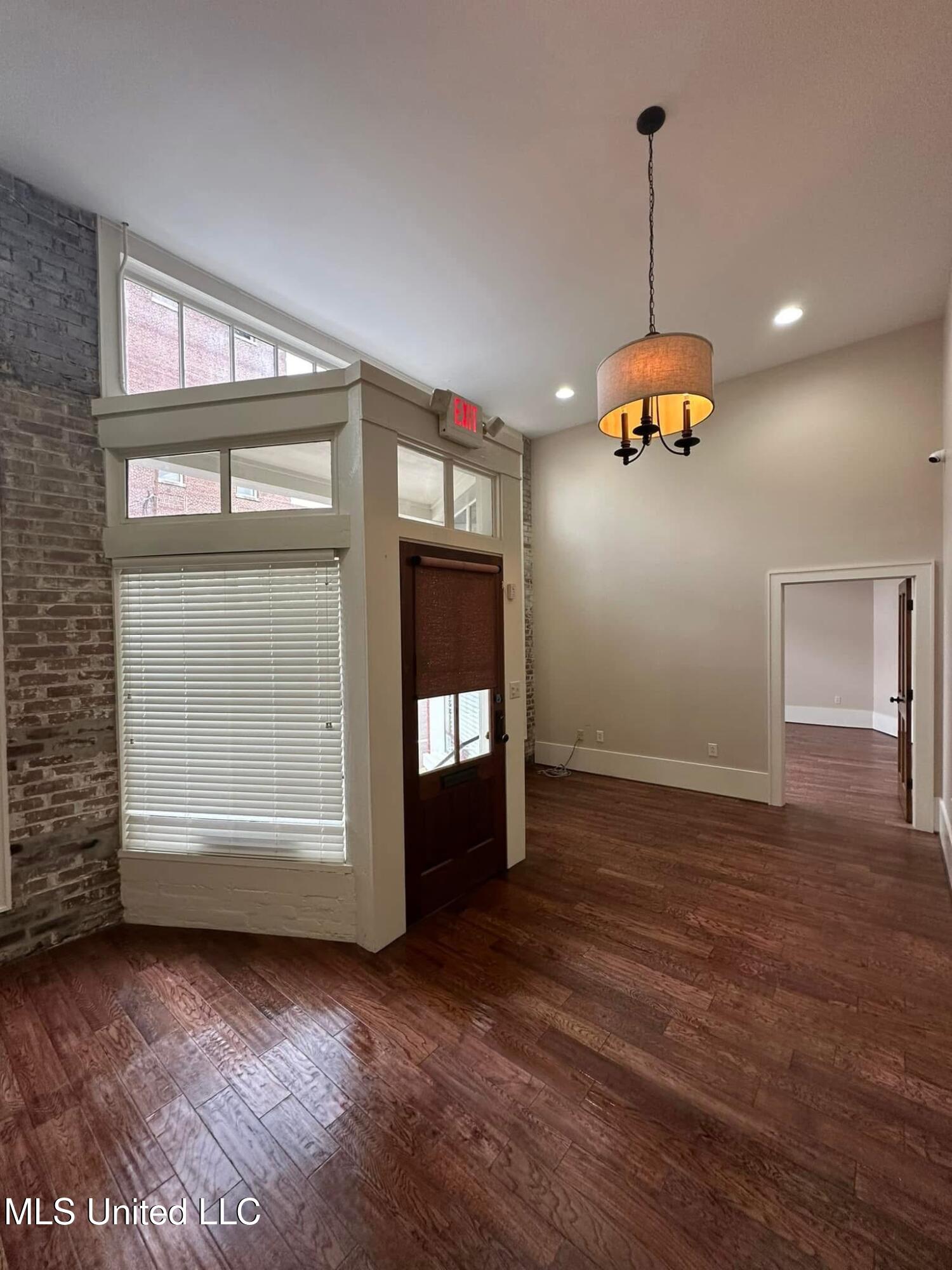103 N Broadway Property Photo 4