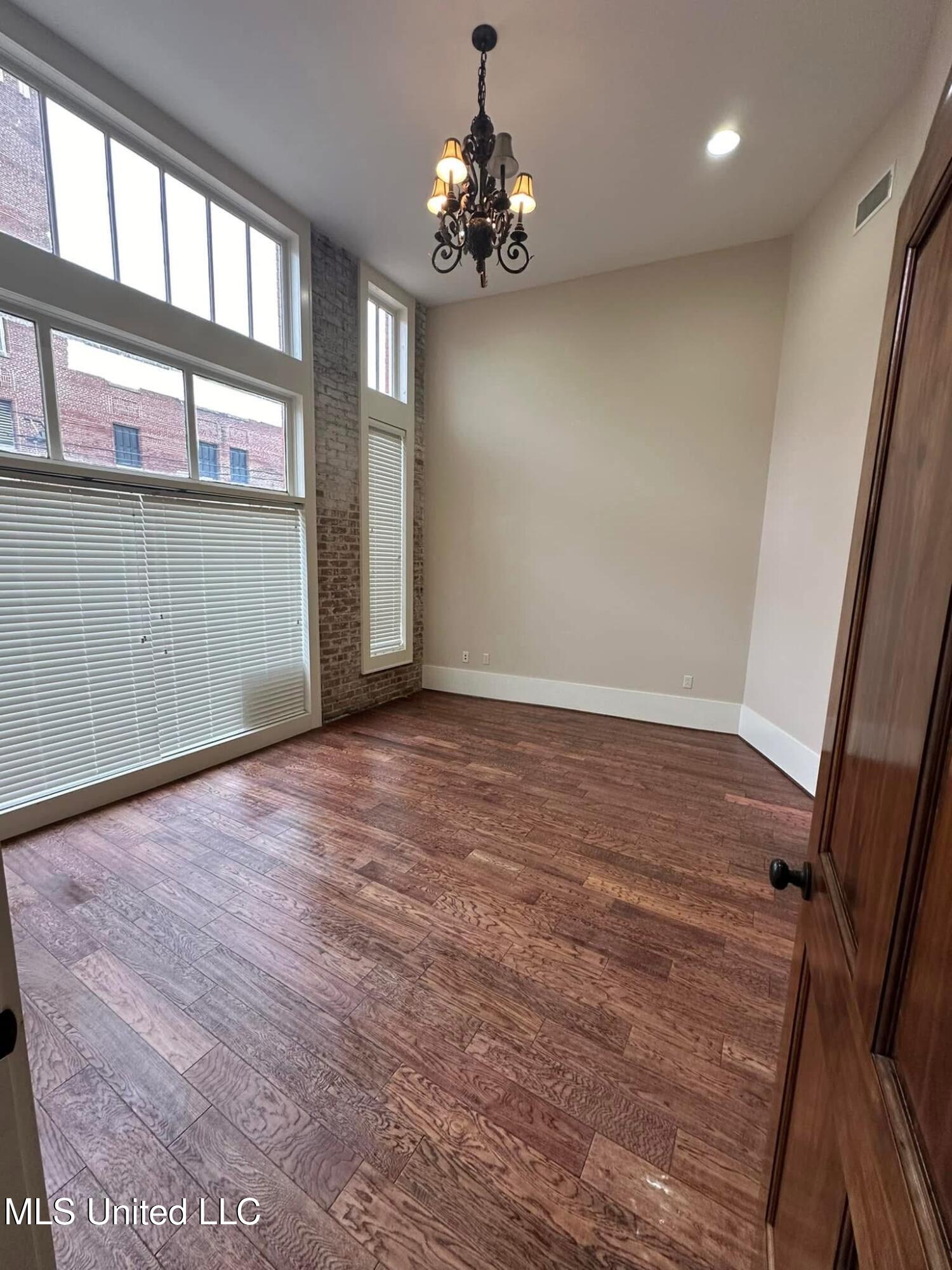 103 N Broadway Property Photo 9