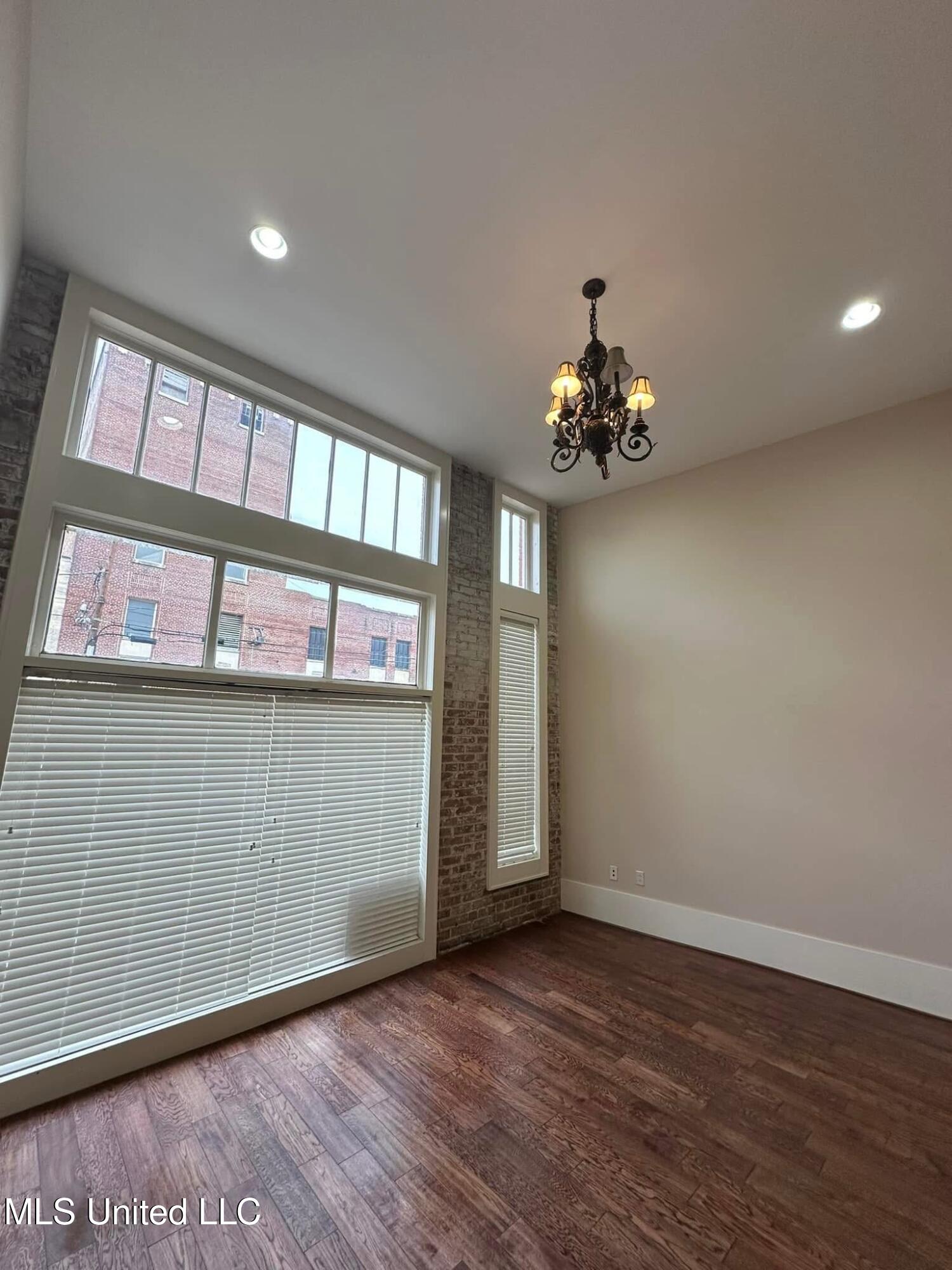 103 N Broadway Property Photo 10