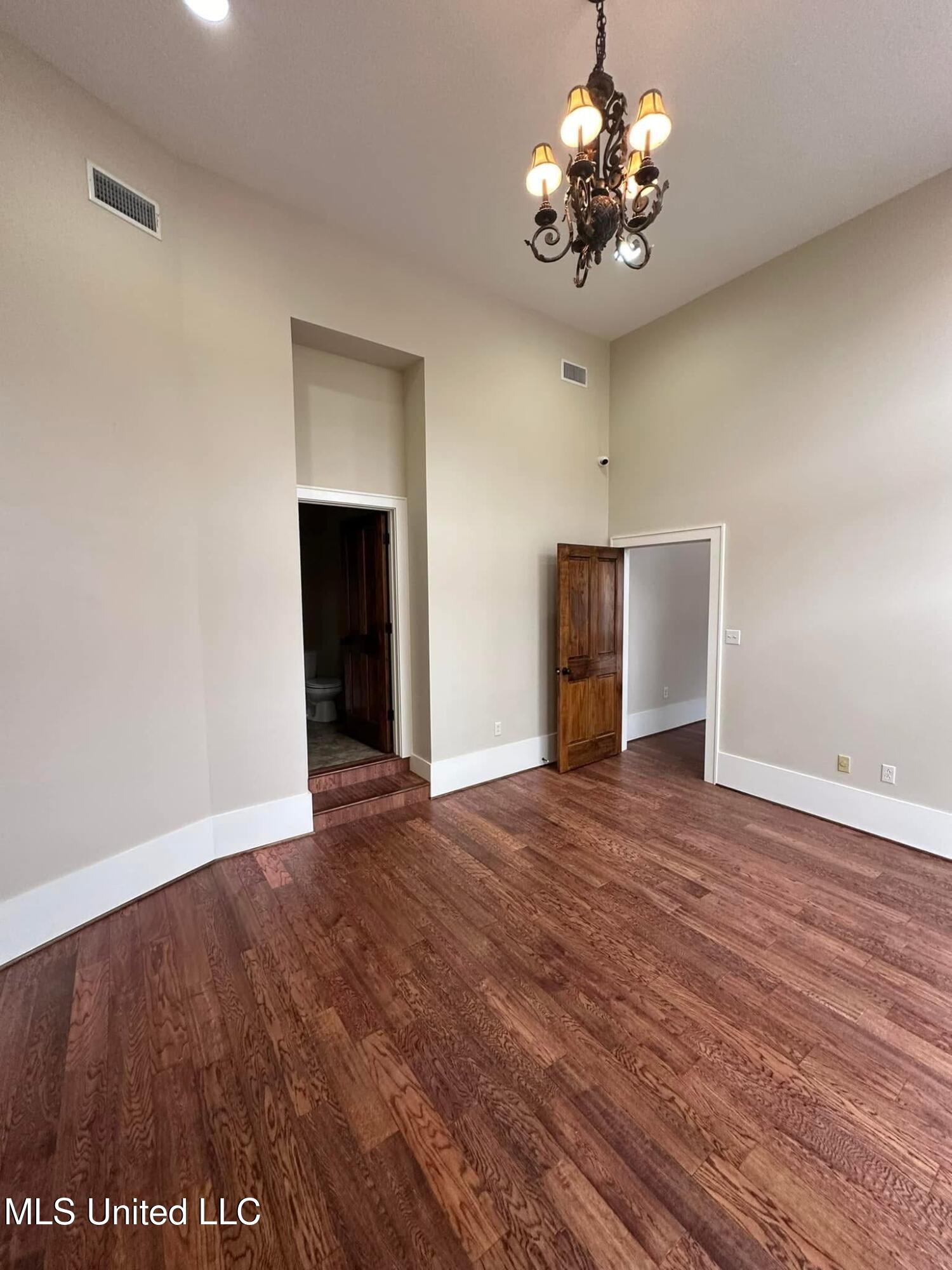 103 N Broadway Property Photo 11