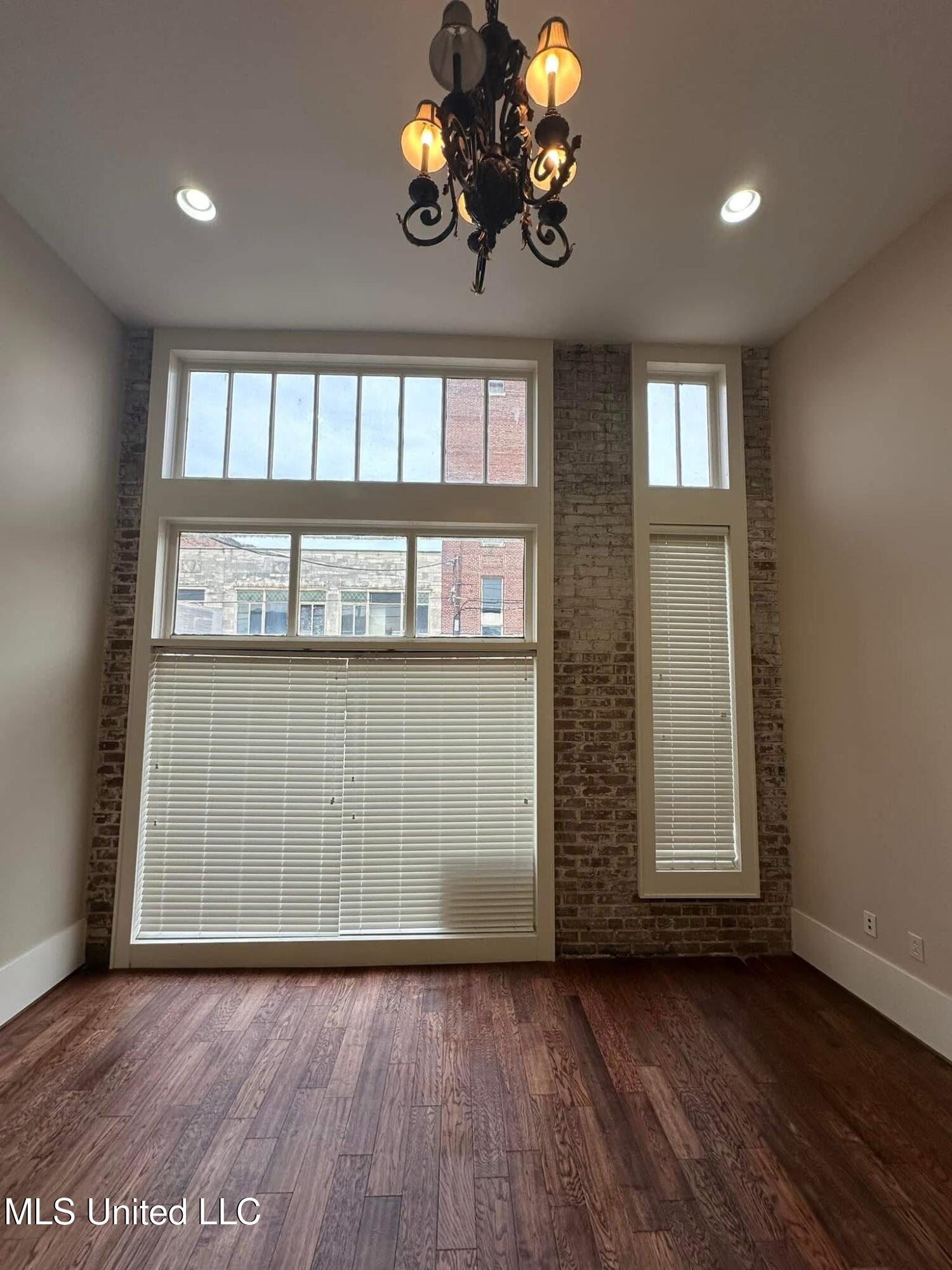 103 N Broadway Property Photo 12