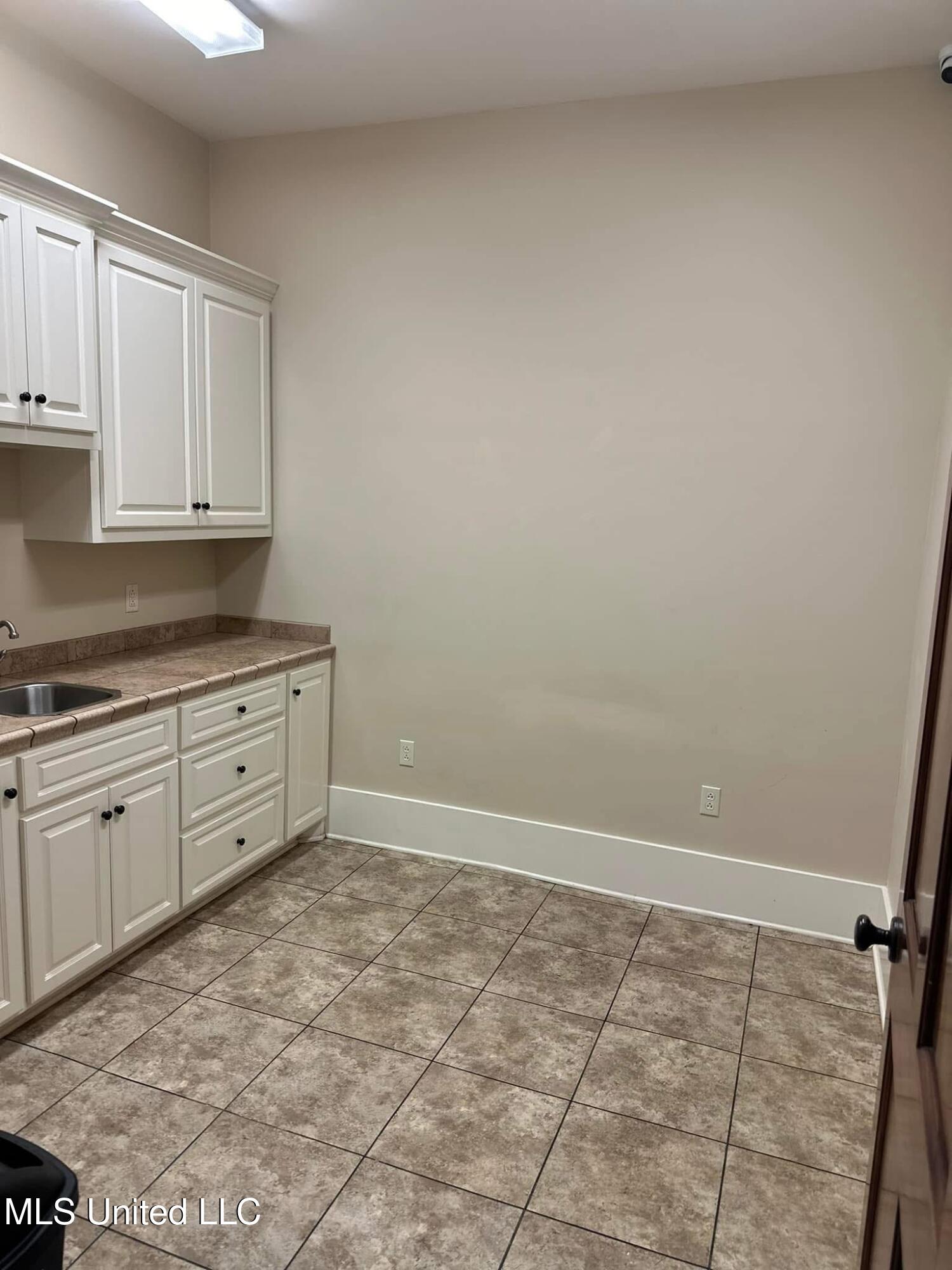 103 N Broadway Property Photo 15