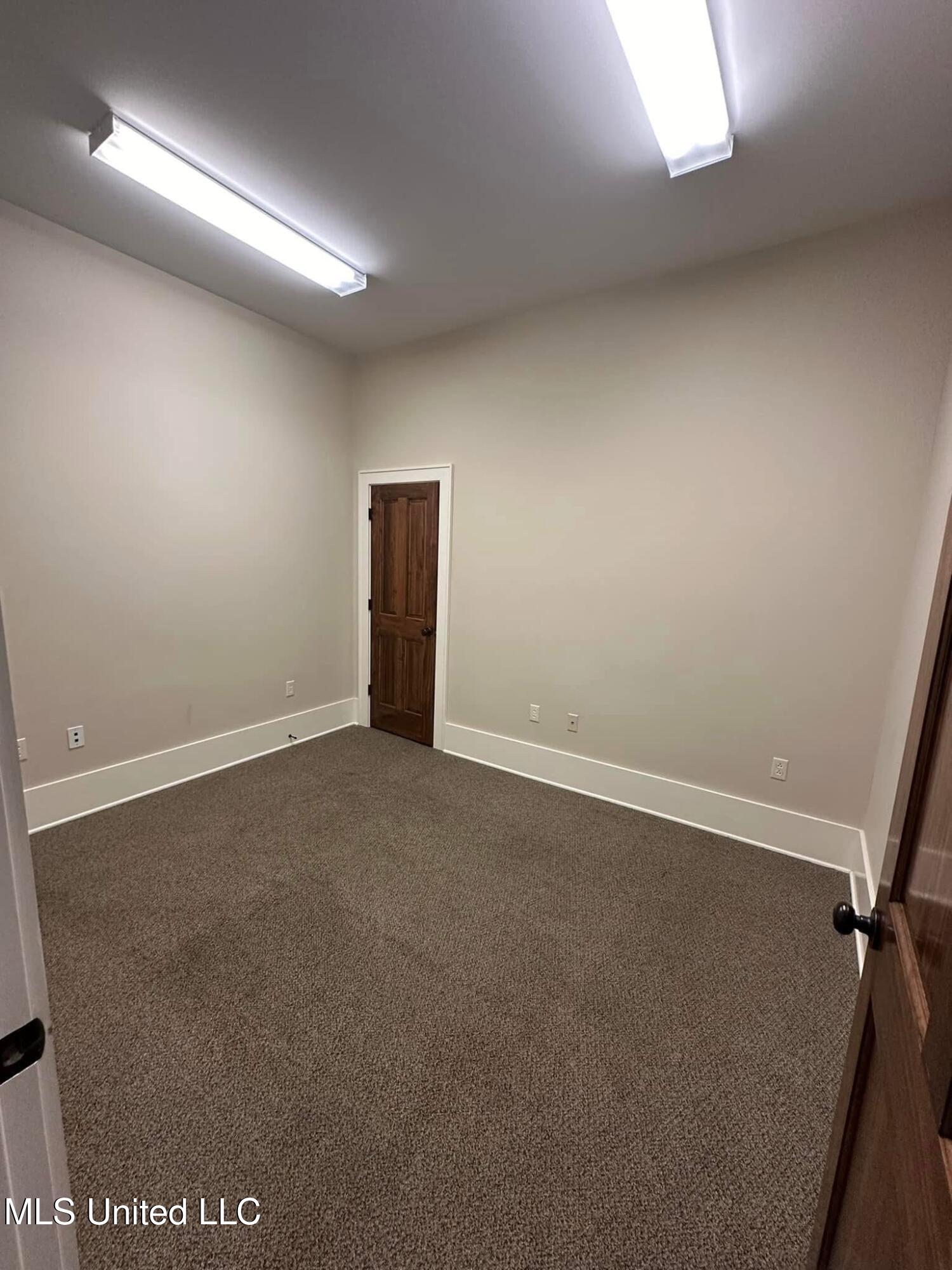 103 N Broadway Property Photo 17