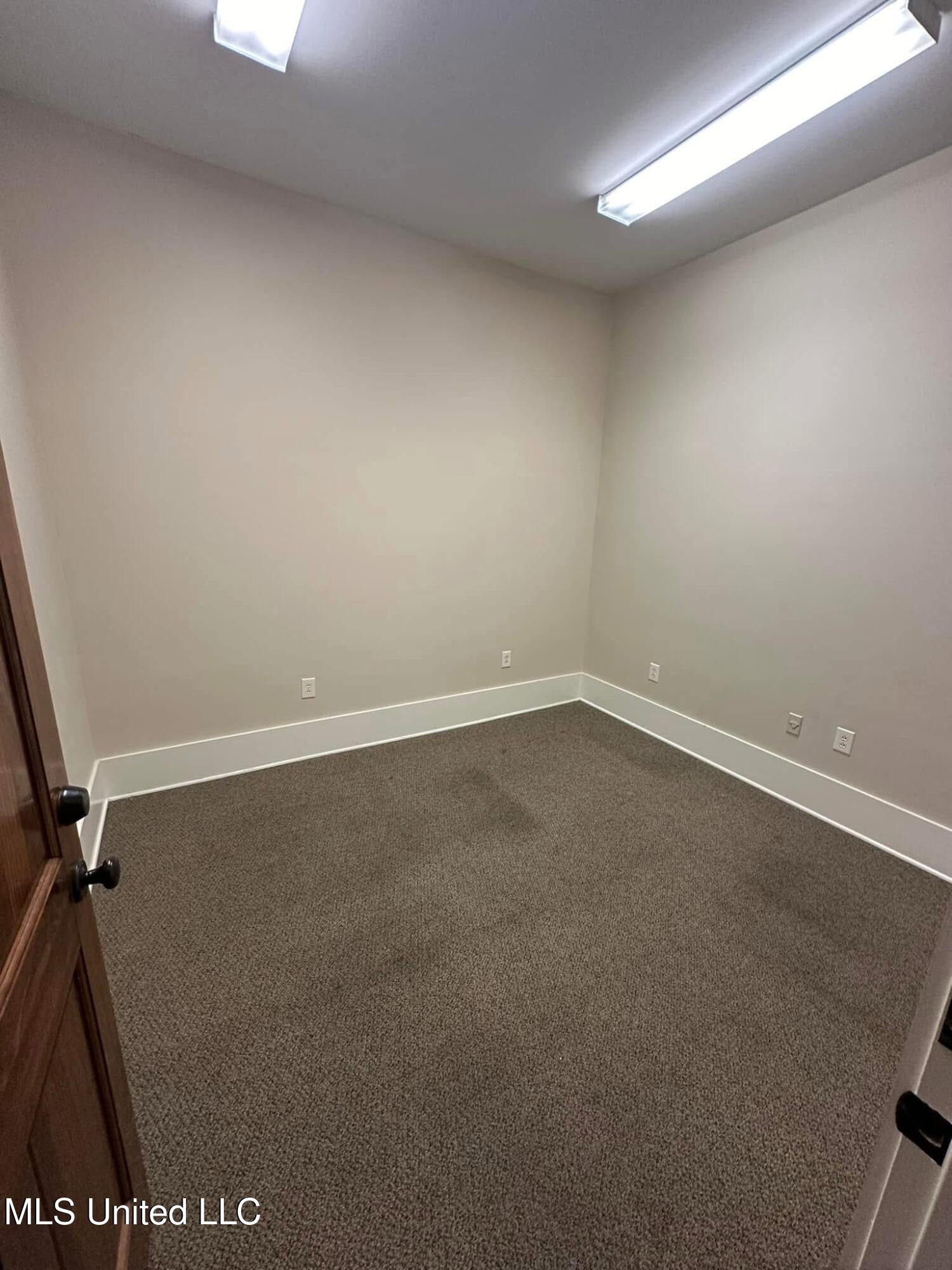 103 N Broadway Property Photo 18