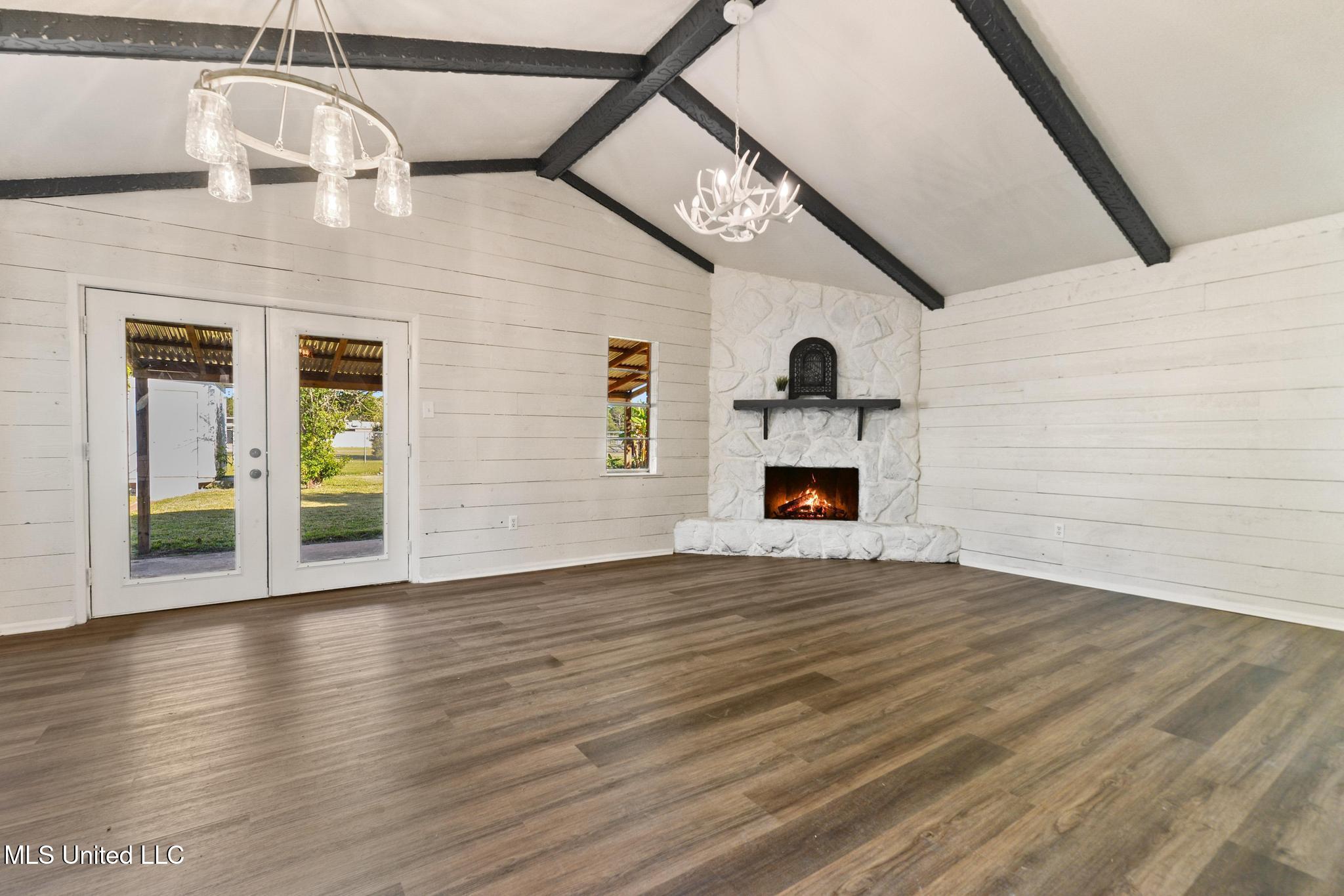 2612 San Lorenzo Street Property Photo 3