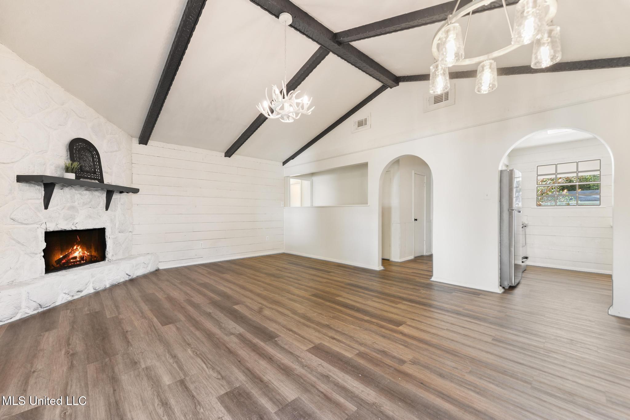 2612 San Lorenzo Street Property Photo 4